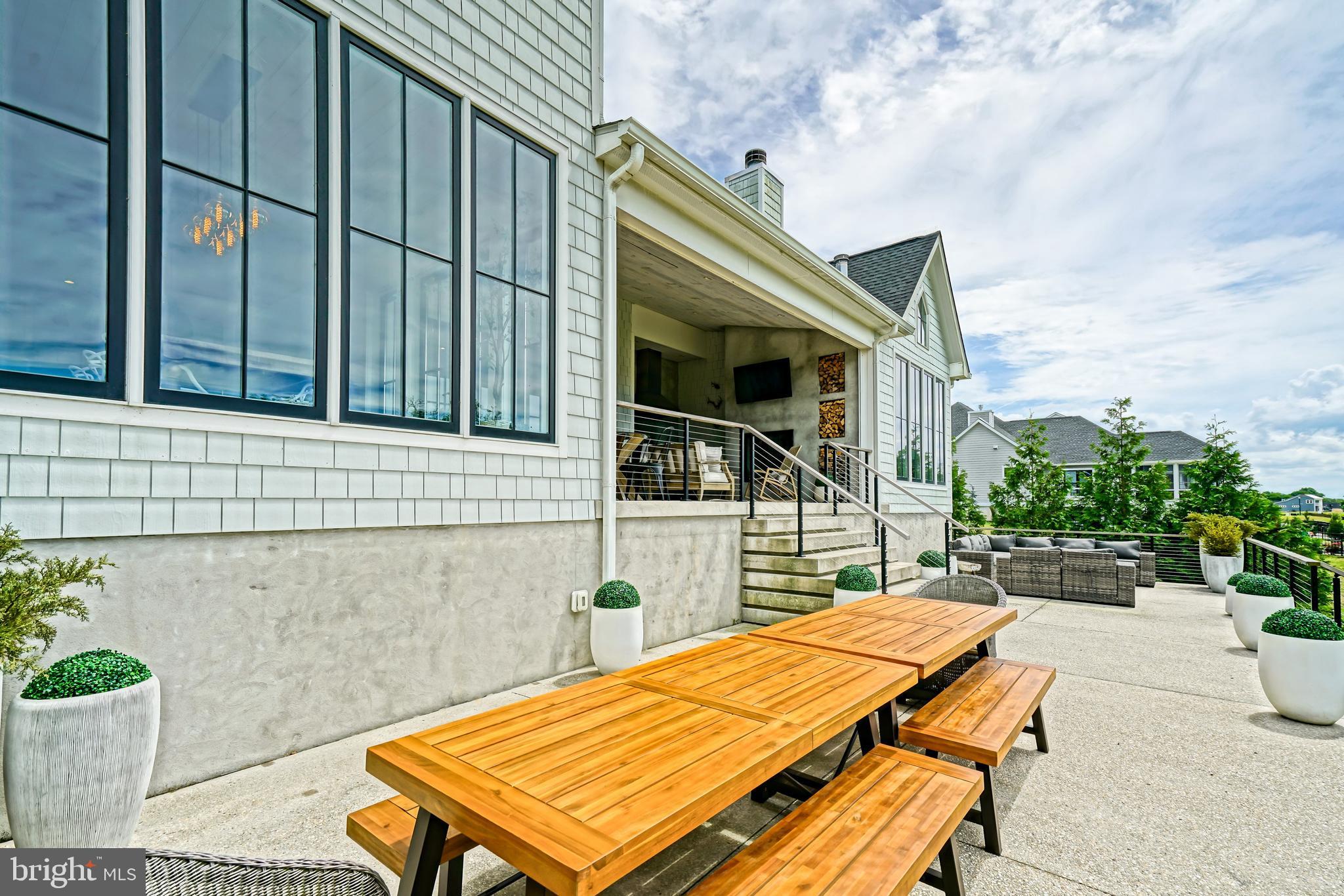 SHOWFIELD - Residential