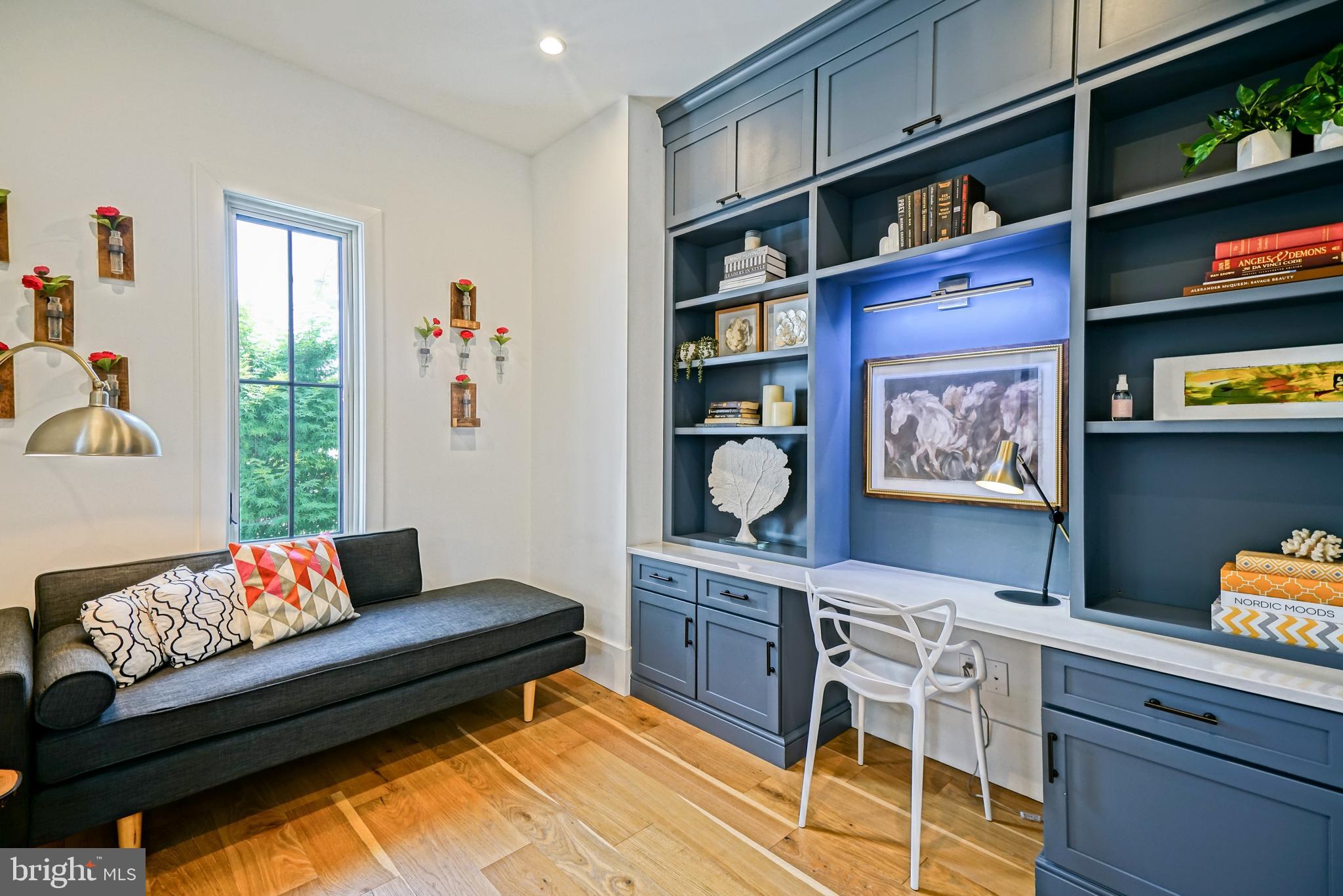 SHOWFIELD - Residential