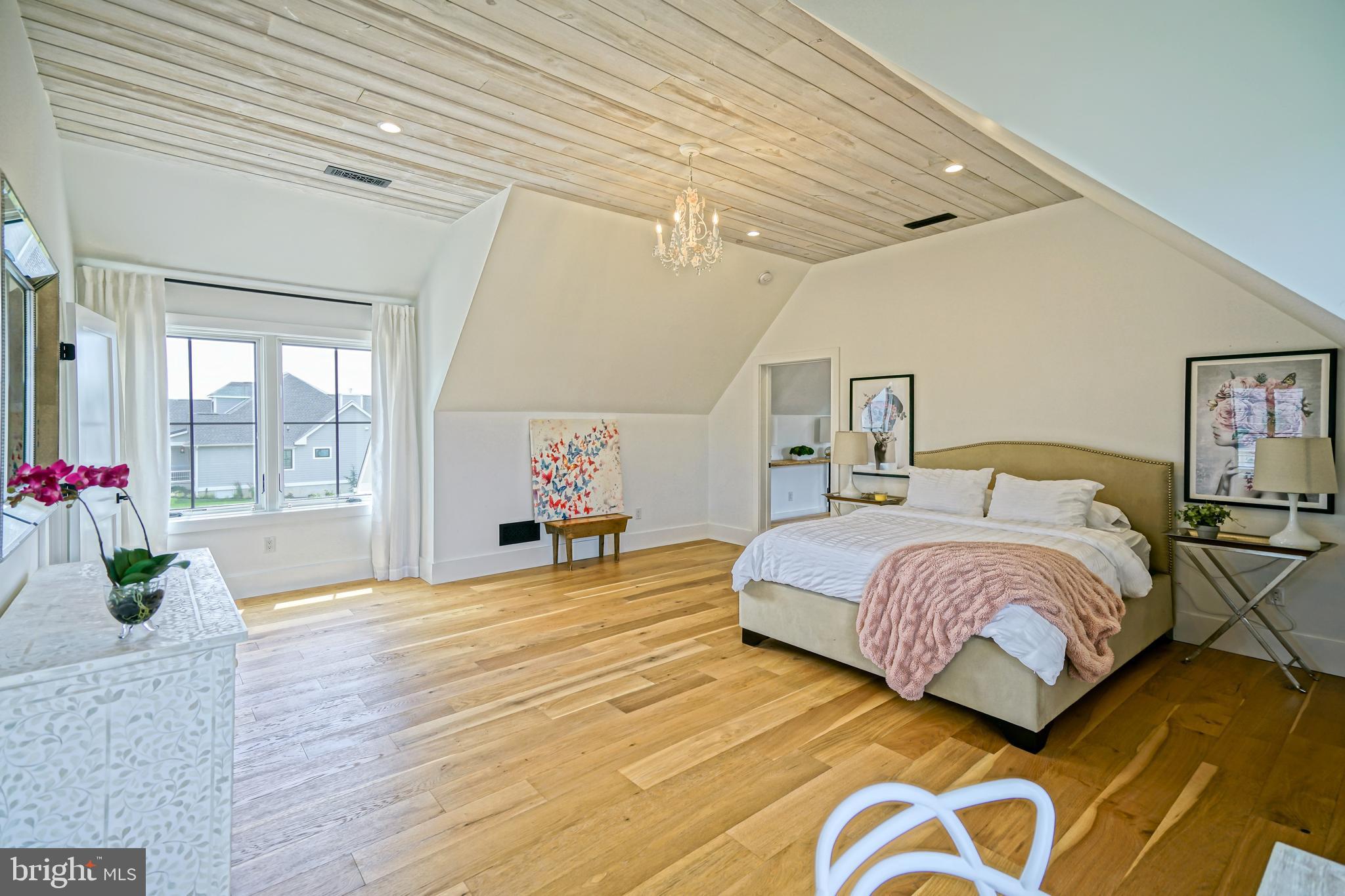 SHOWFIELD - Residential