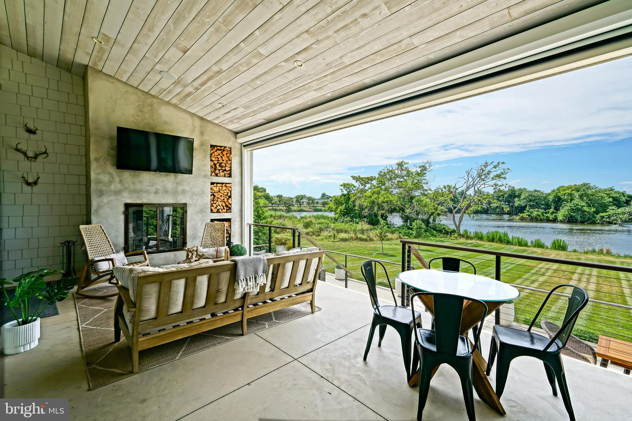 SHOWFIELD - Residential