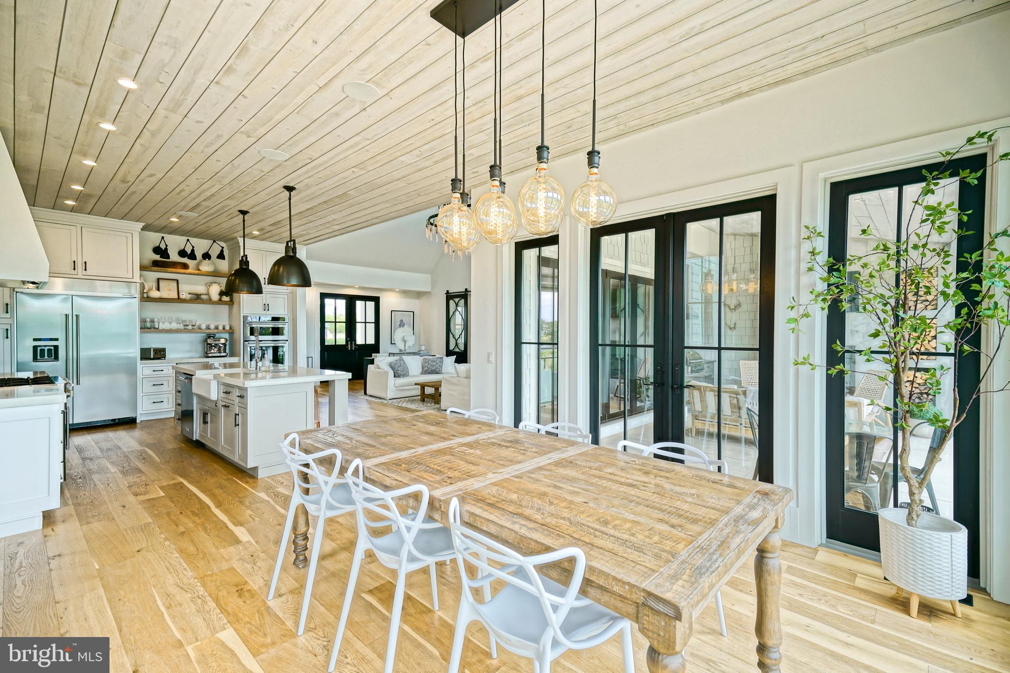 SHOWFIELD - Residential