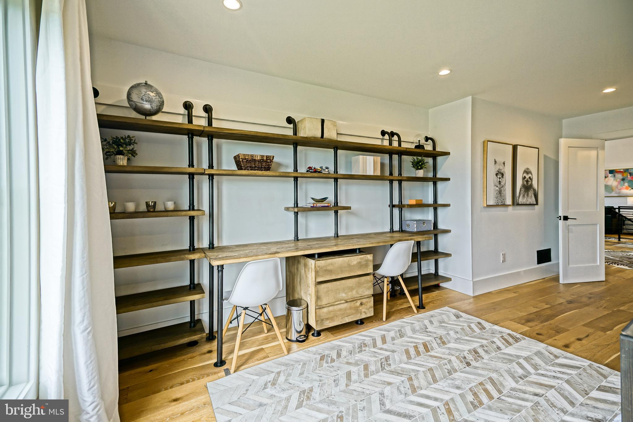 SHOWFIELD - Residential