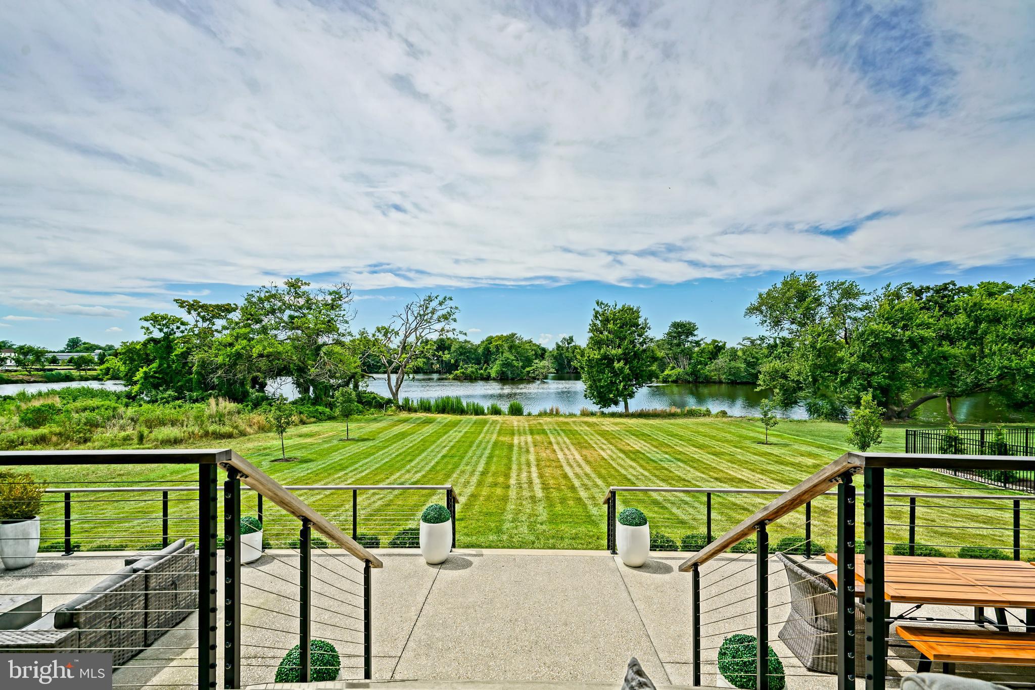 SHOWFIELD - Residential