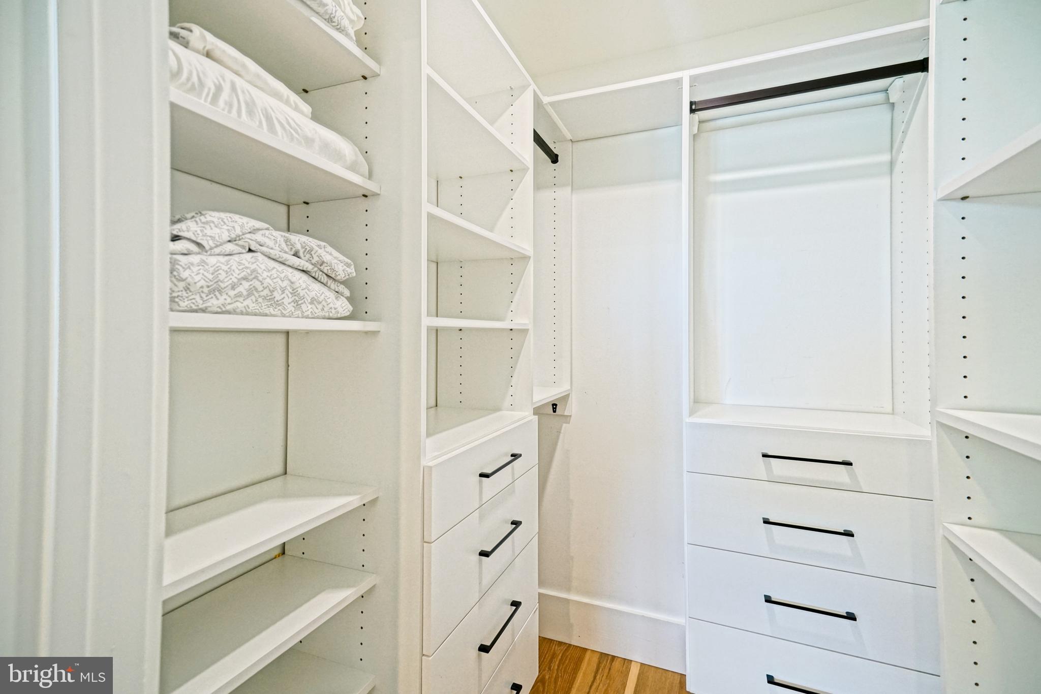 SHOWFIELD - Residential