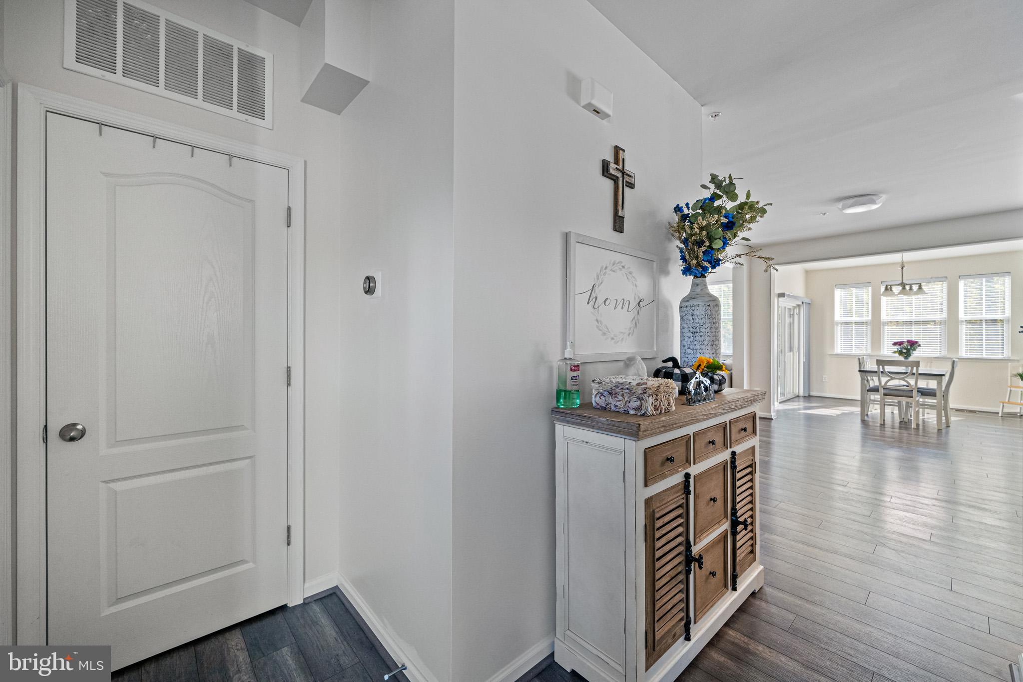 WINDSOR MANOR - Residential