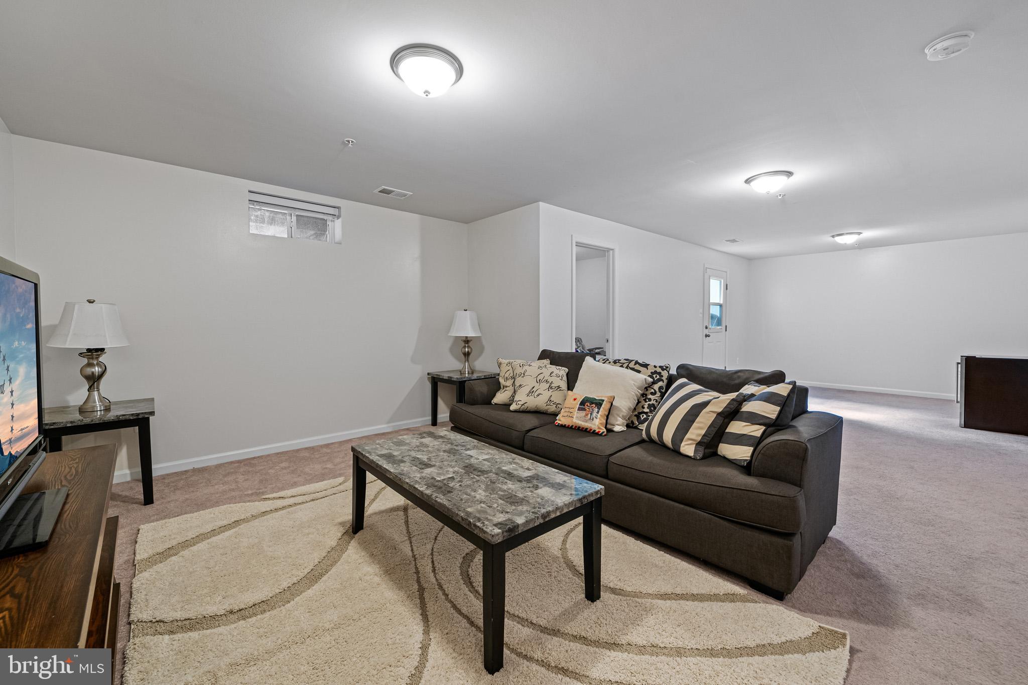 WINDSOR MANOR - Residential