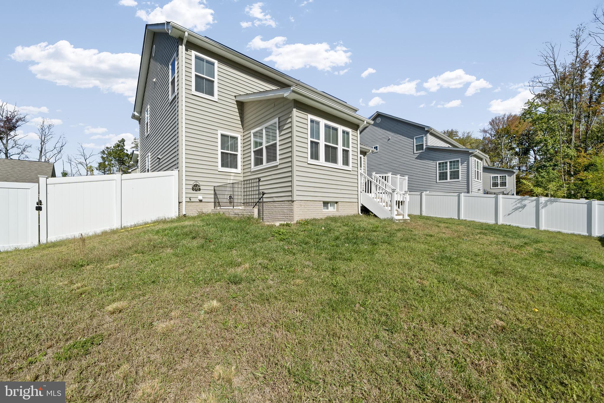 WINDSOR MANOR - Residential