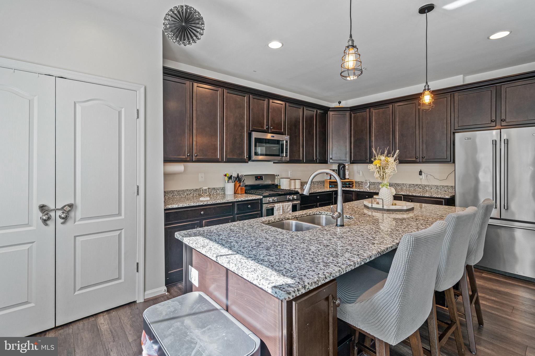 WINDSOR MANOR - Residential