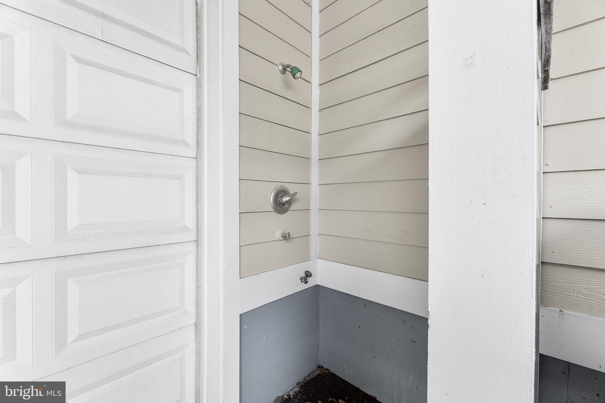 SUNSET ISLAND - Residential