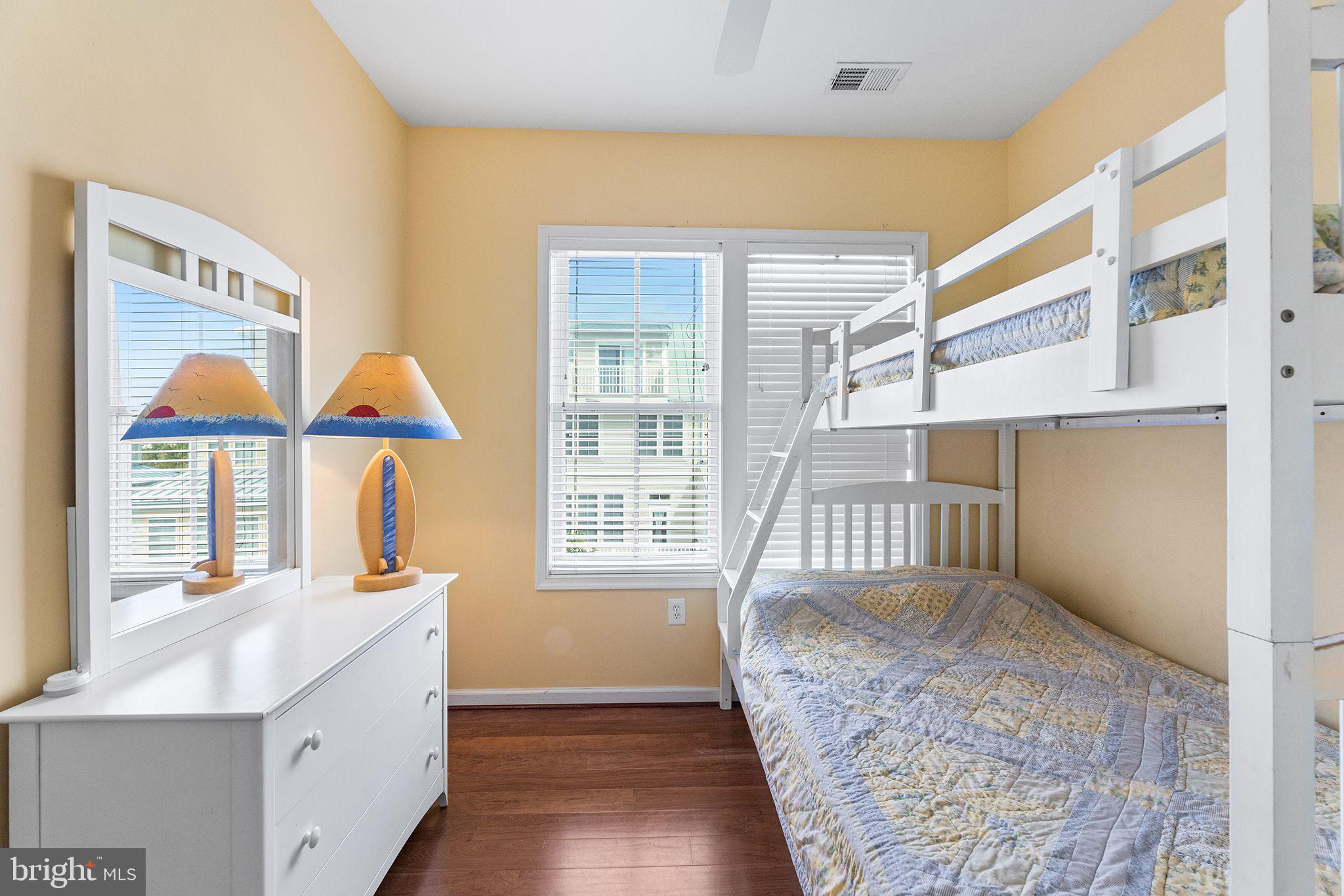 SUNSET ISLAND - Residential