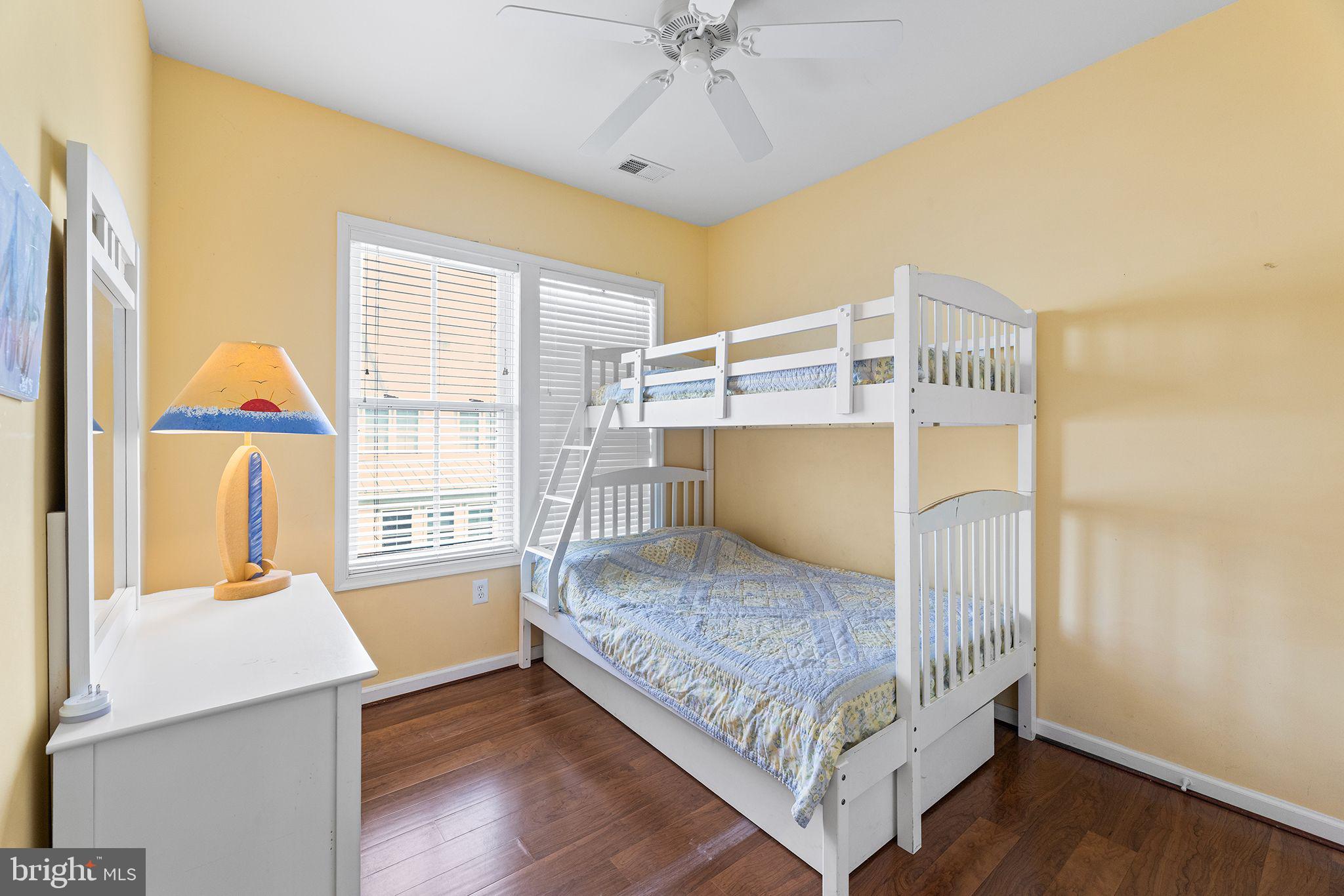 SUNSET ISLAND - Residential