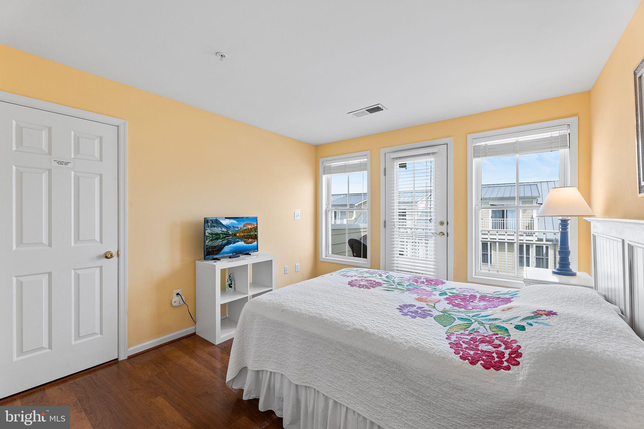 SUNSET ISLAND - Residential