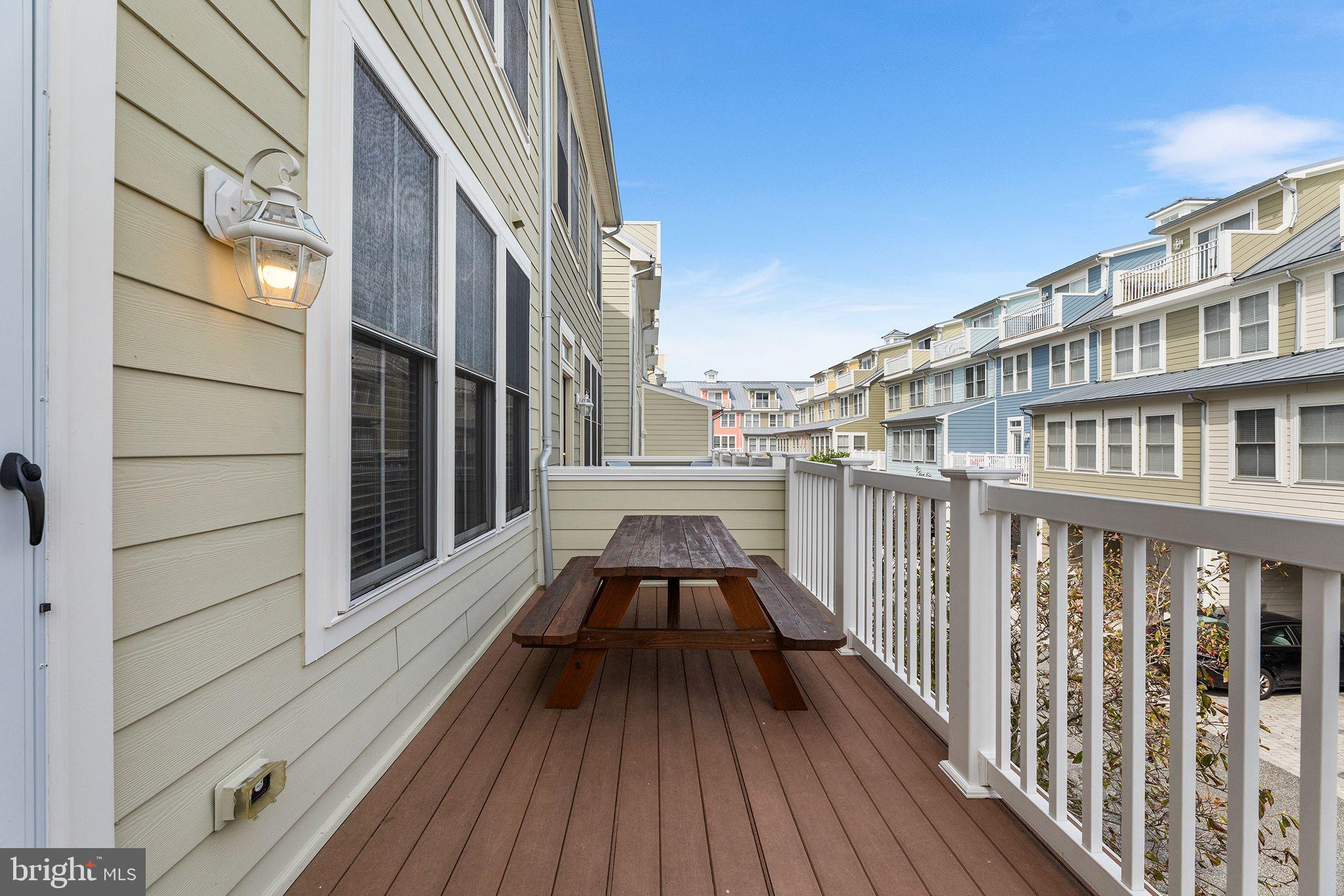 SUNSET ISLAND - Residential