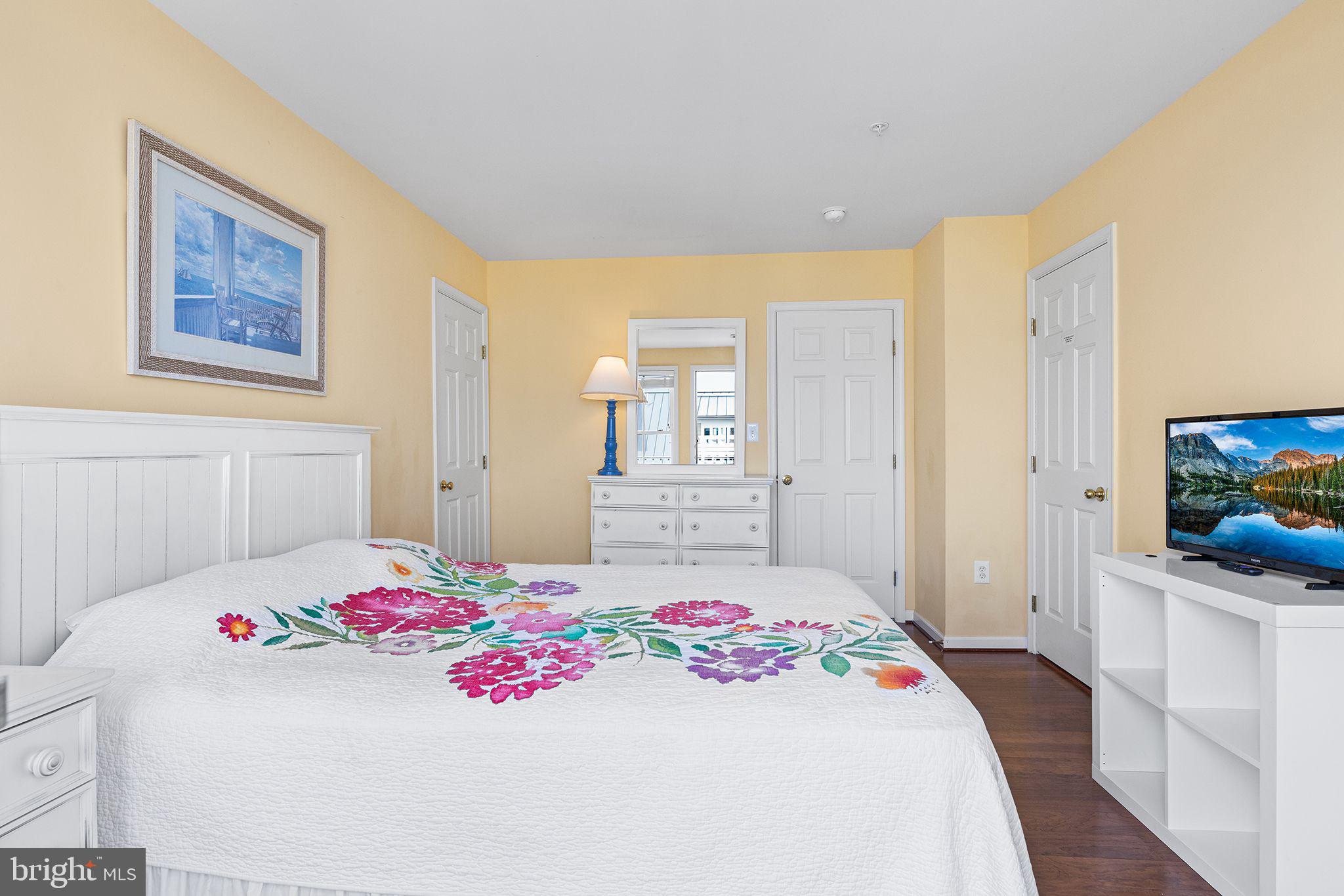 SUNSET ISLAND - Residential