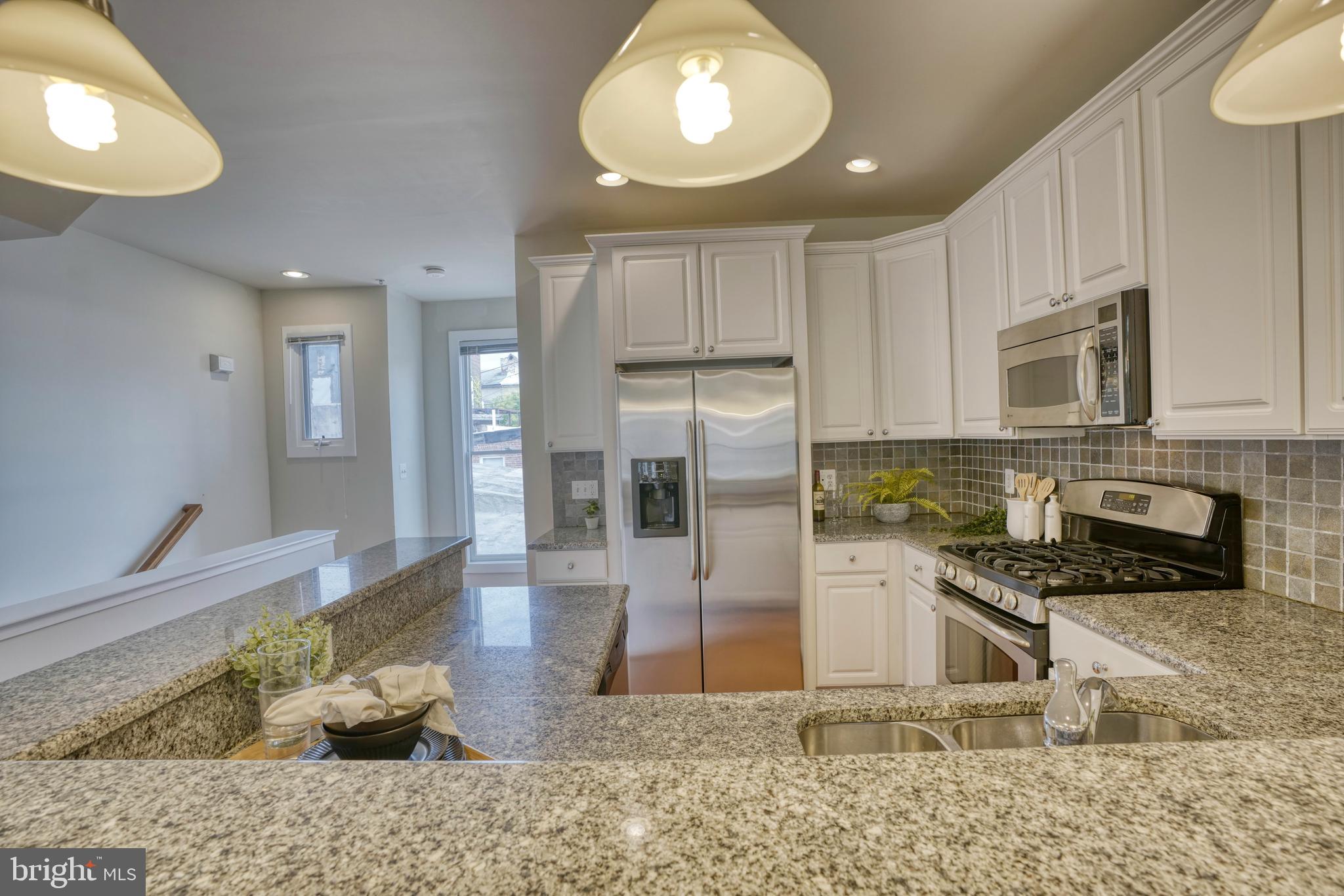 LOMBARD COURT - Residential