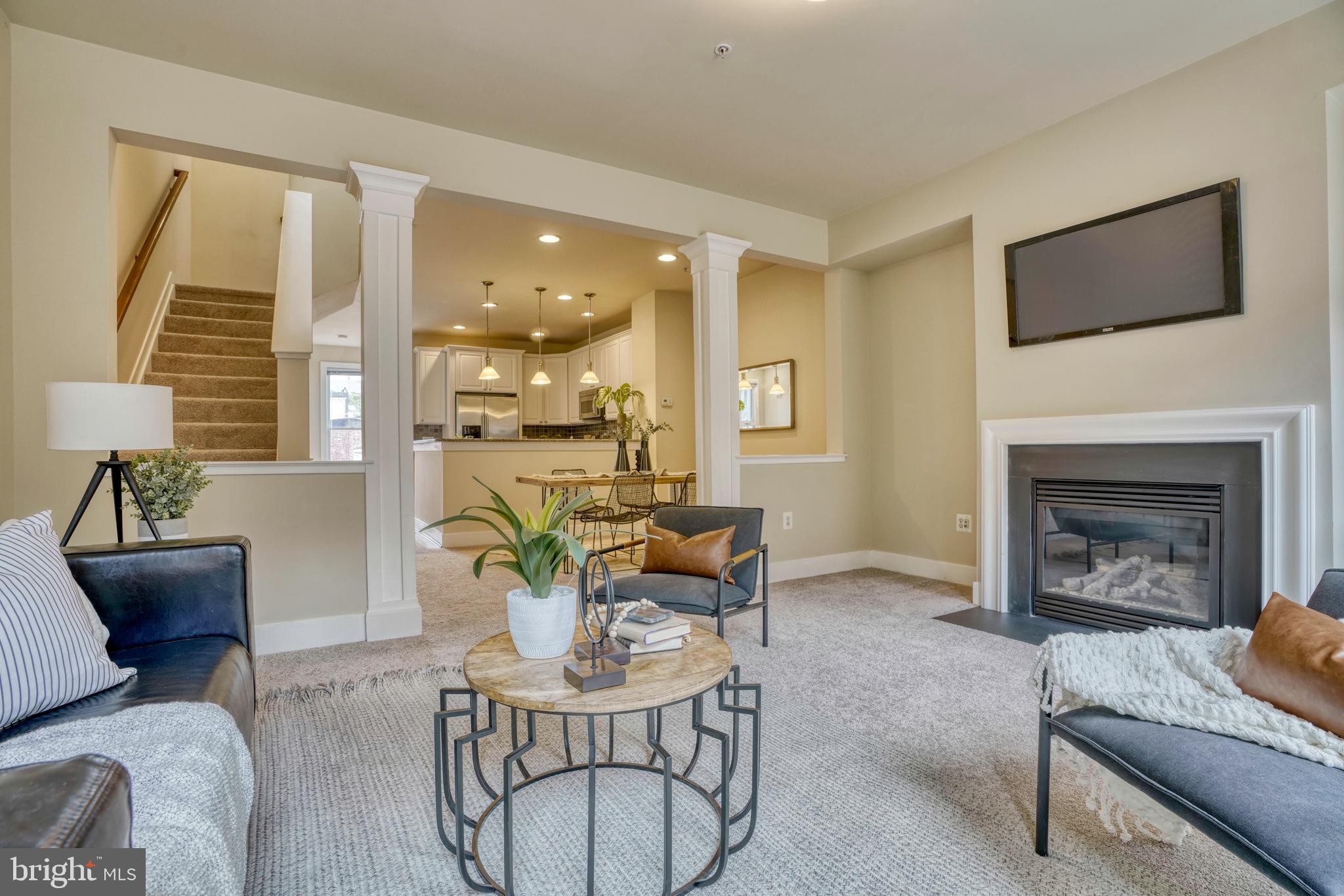 LOMBARD COURT - Residential