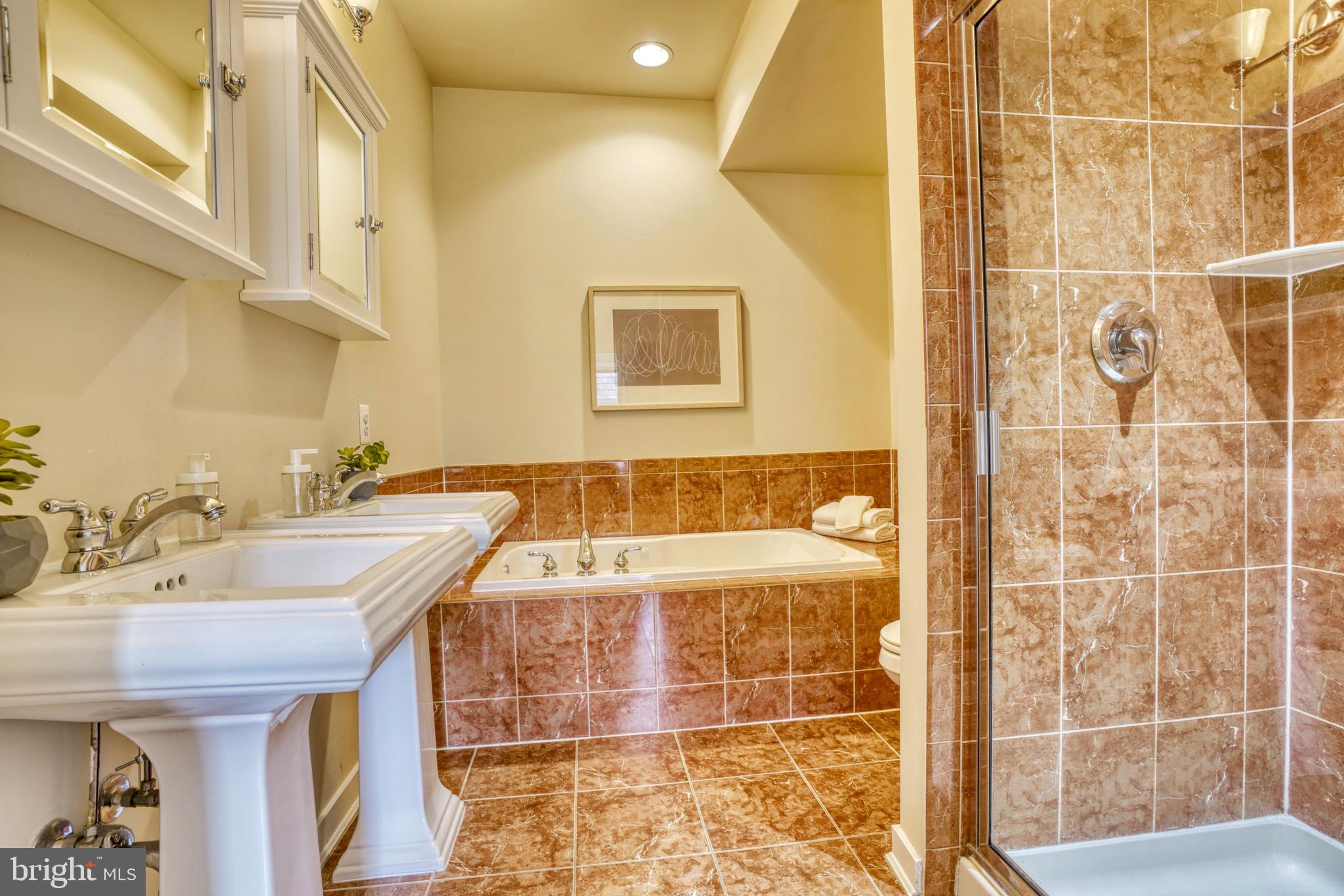 LOMBARD COURT - Residential