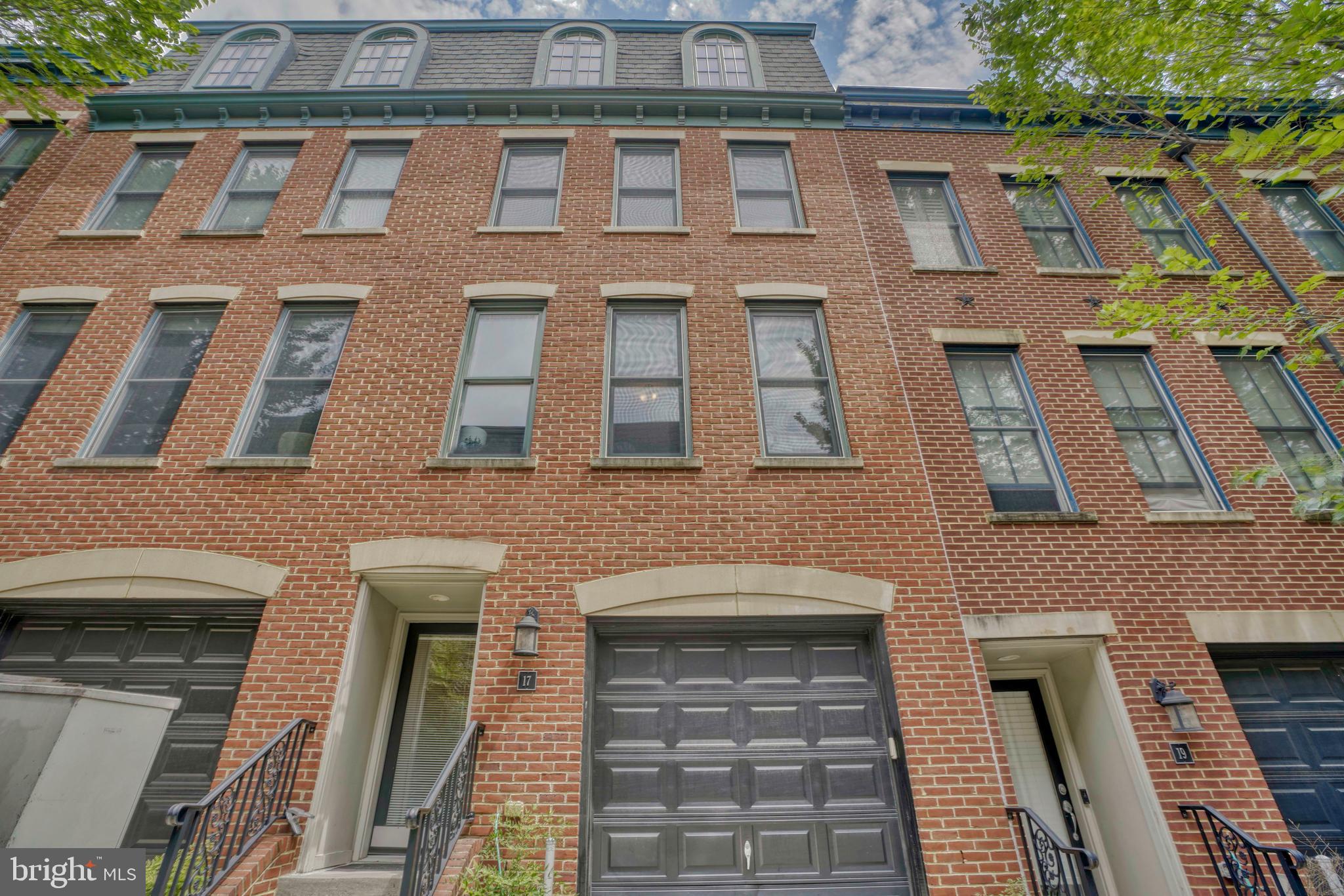 LOMBARD COURT - Residential