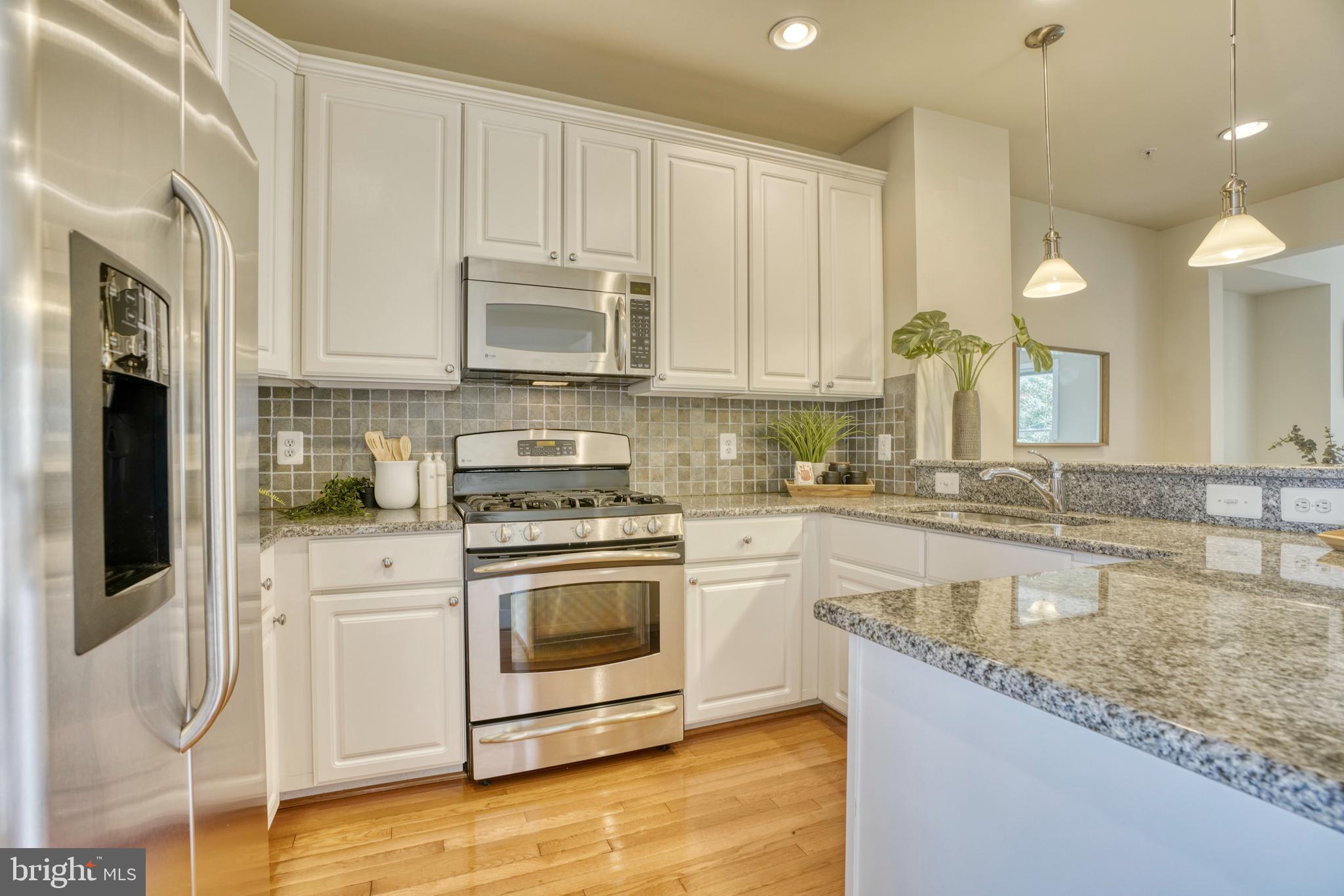 LOMBARD COURT - Residential