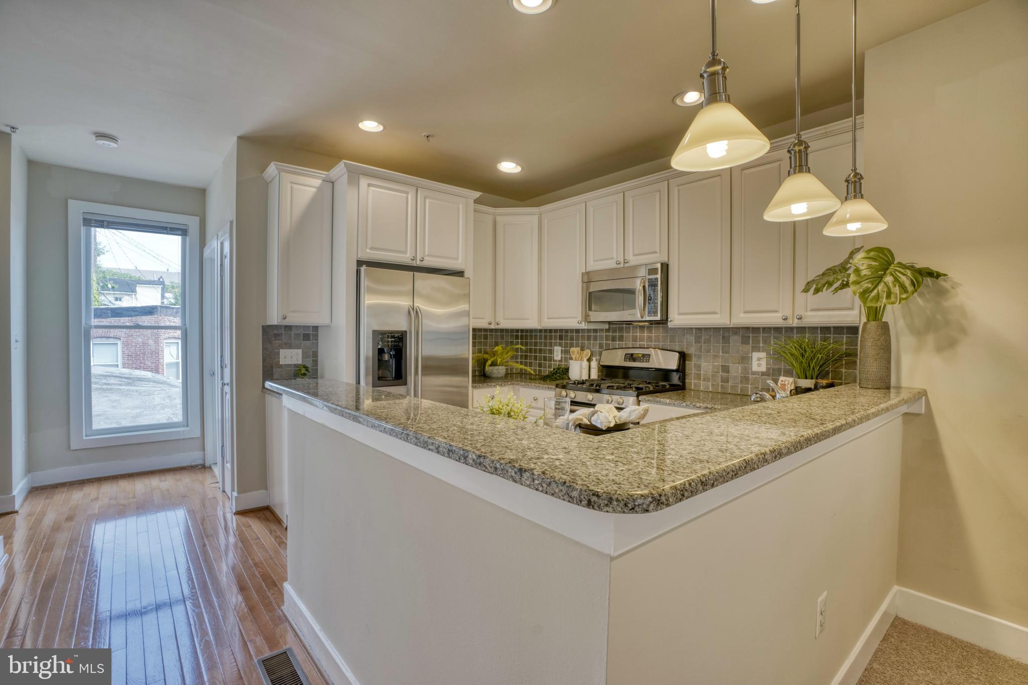 LOMBARD COURT - Residential