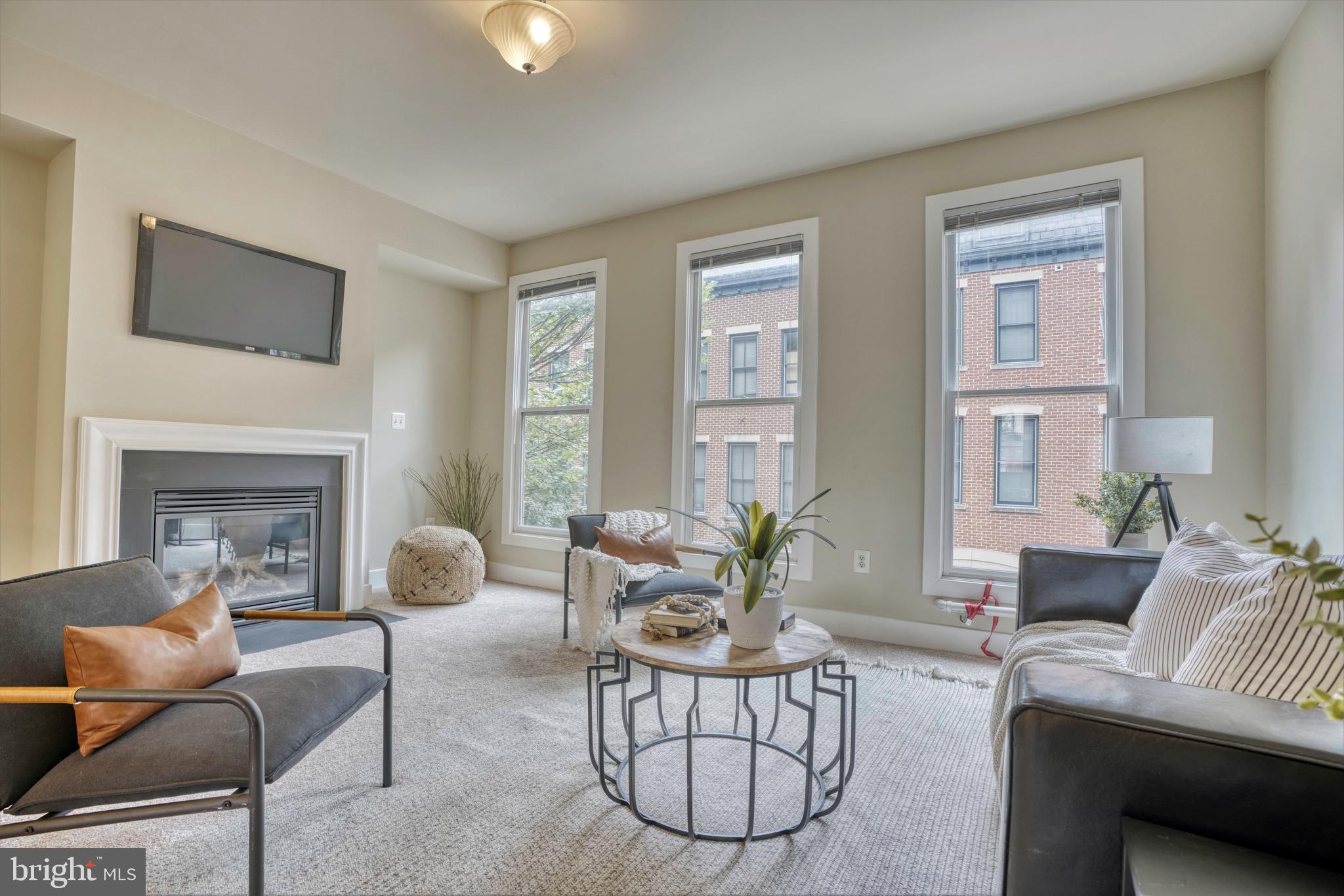 LOMBARD COURT - Residential