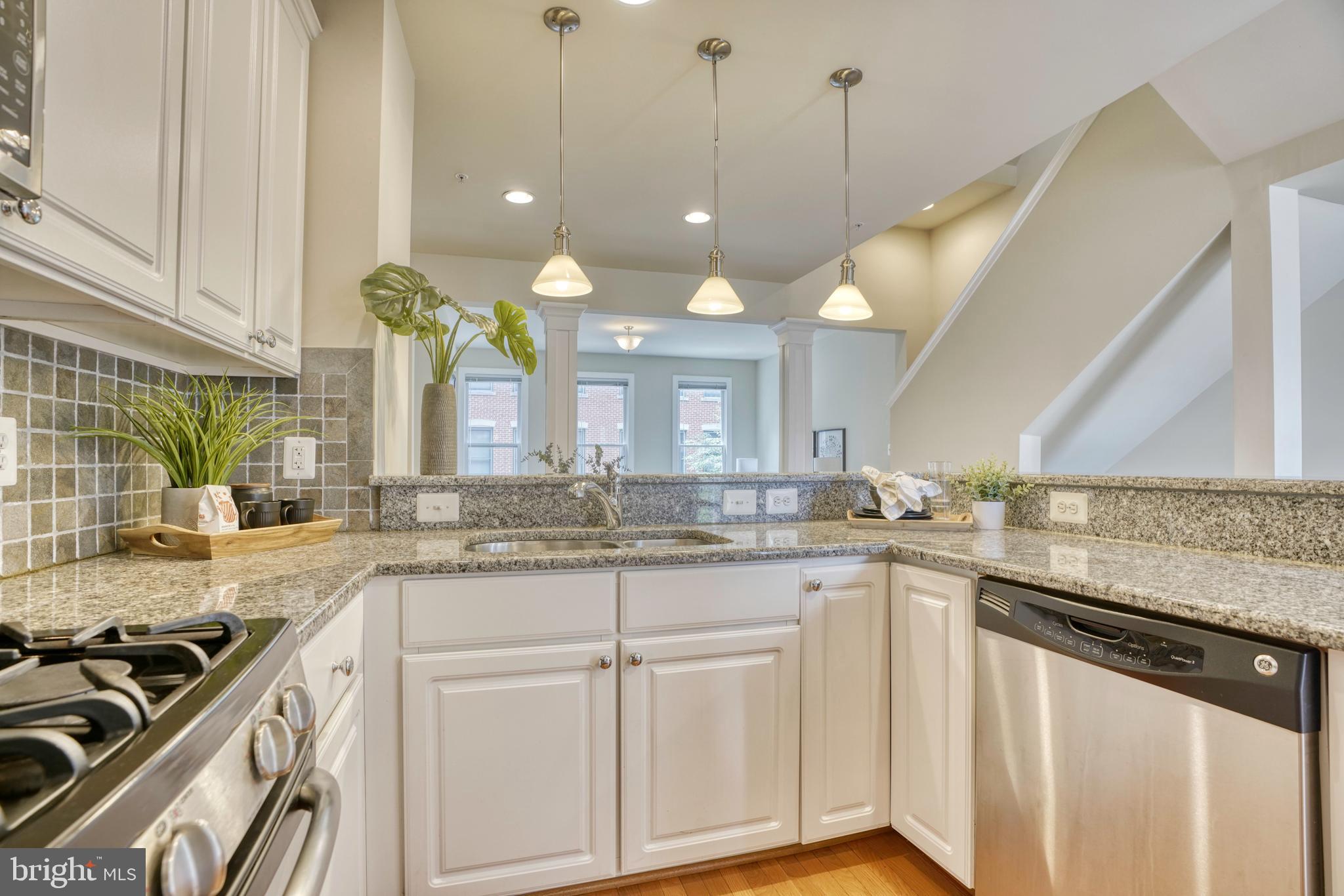 LOMBARD COURT - Residential