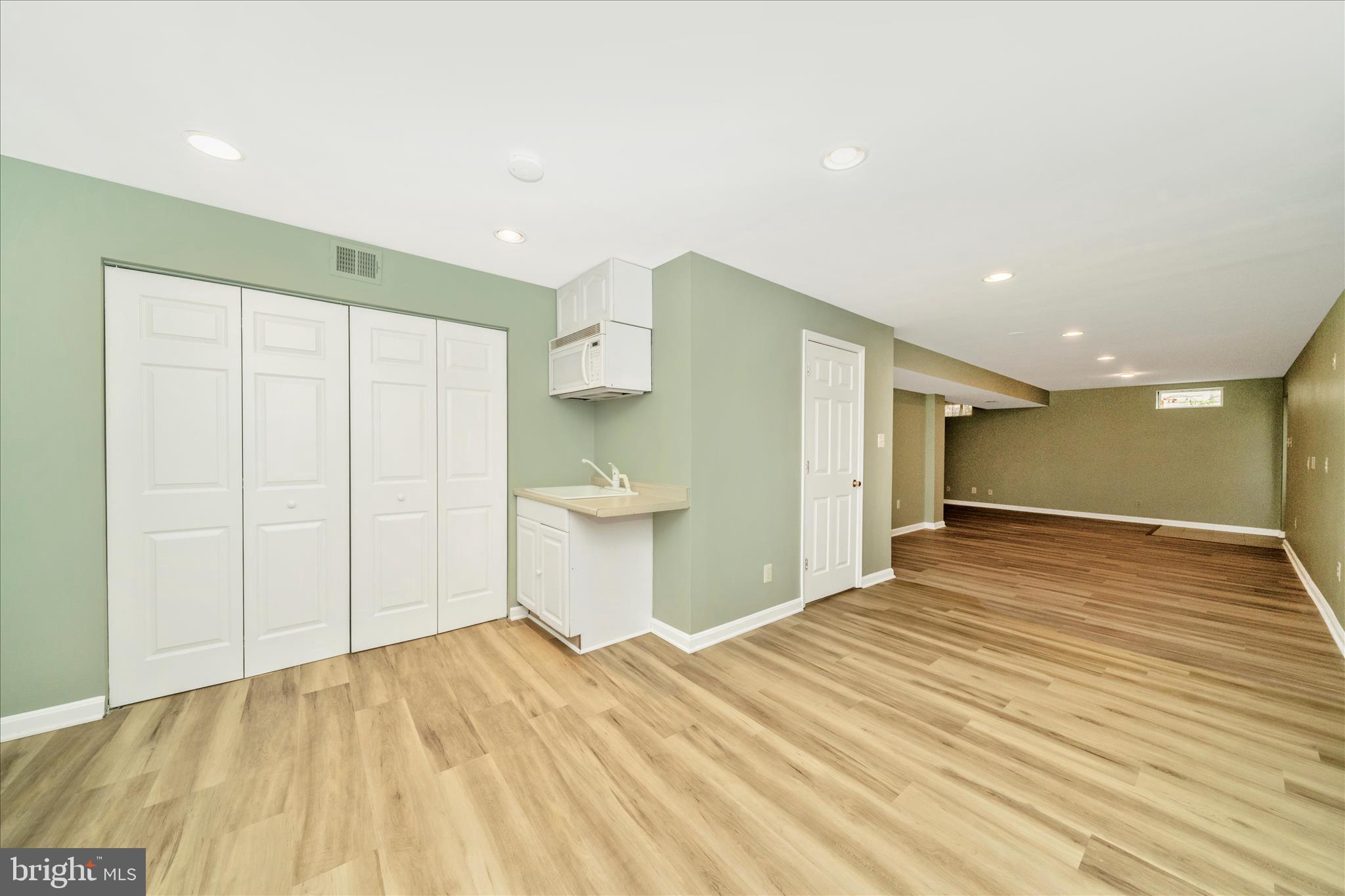 SENECA PARK NORTH - Residential Lease