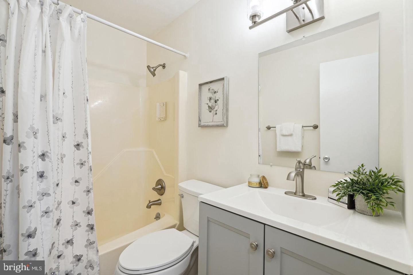 NEW MARK COMMONS - Residential Lease