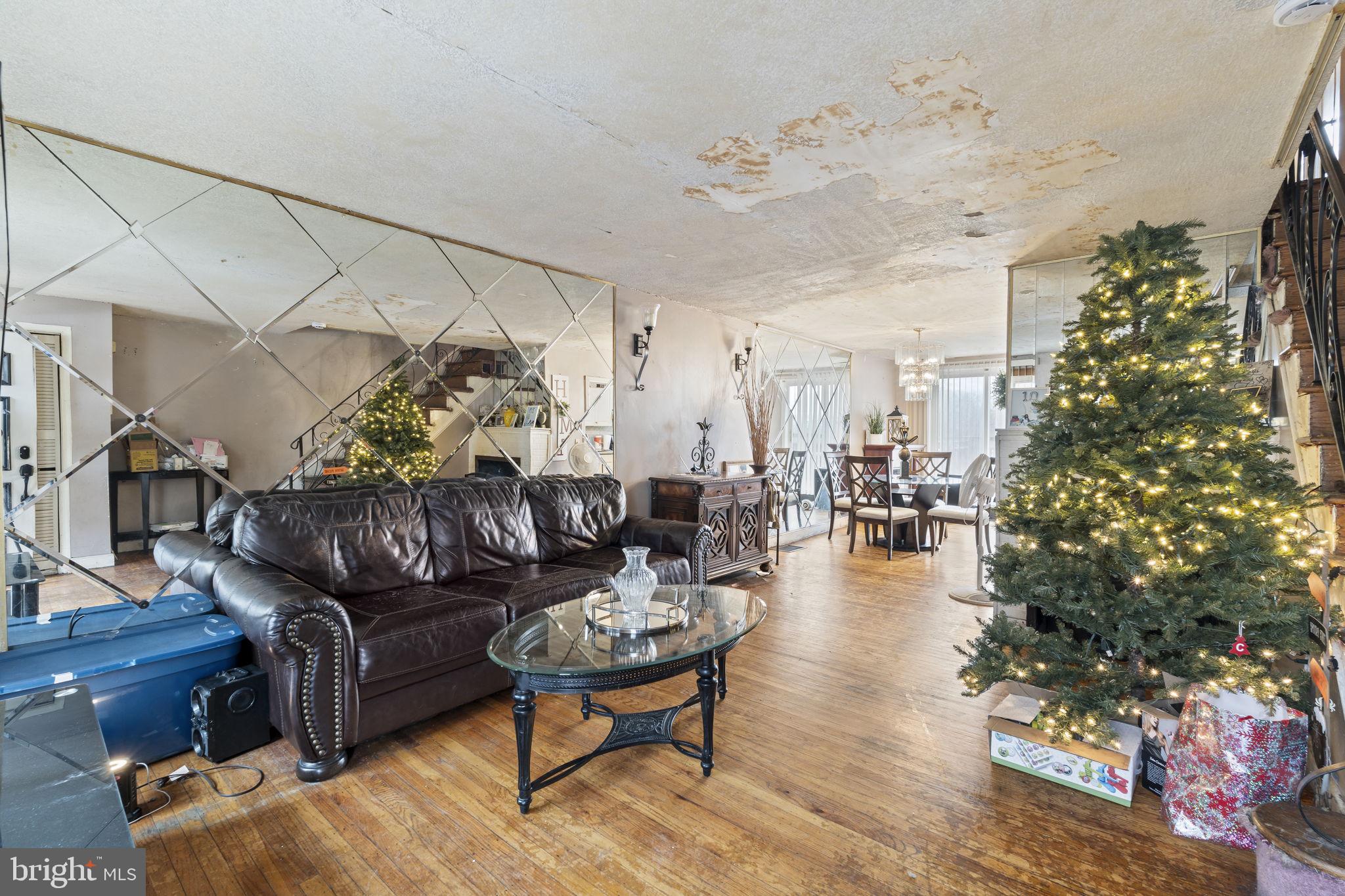 5919 N HUTCHINSON STREET