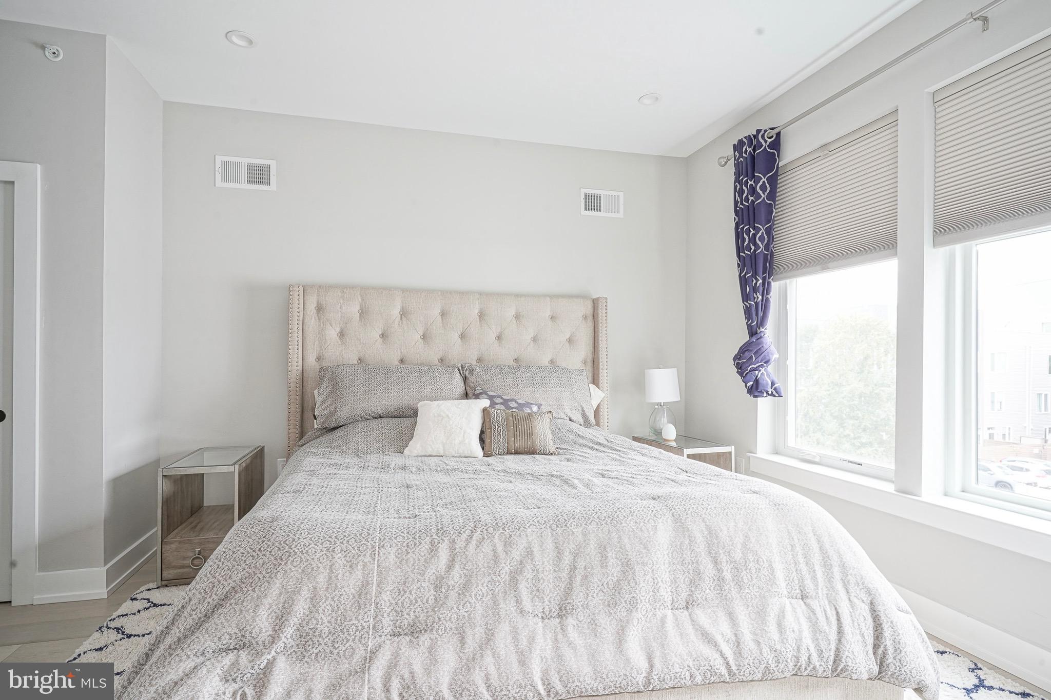 EAST KENSINGTON - Residential