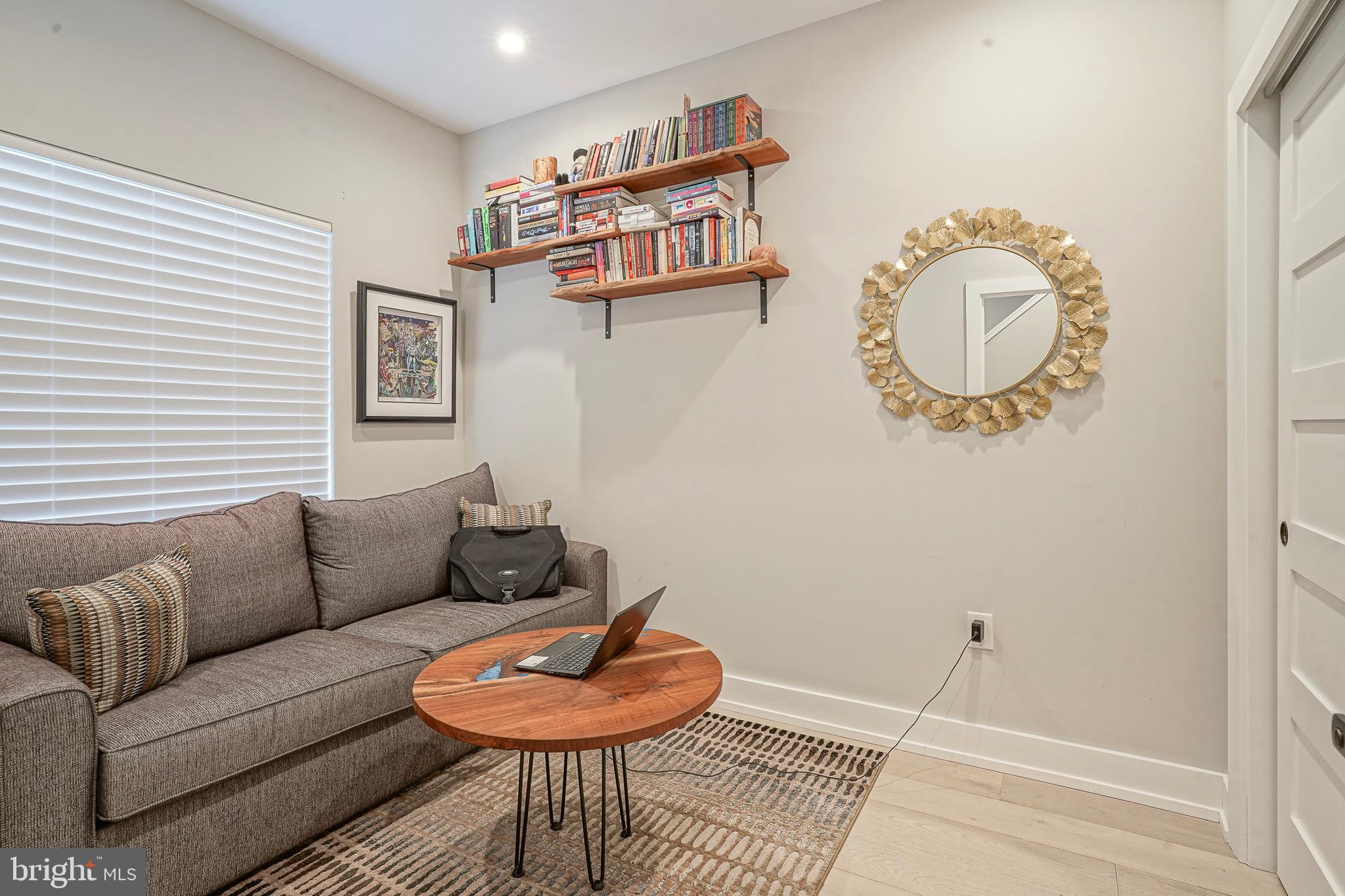 EAST KENSINGTON - Residential