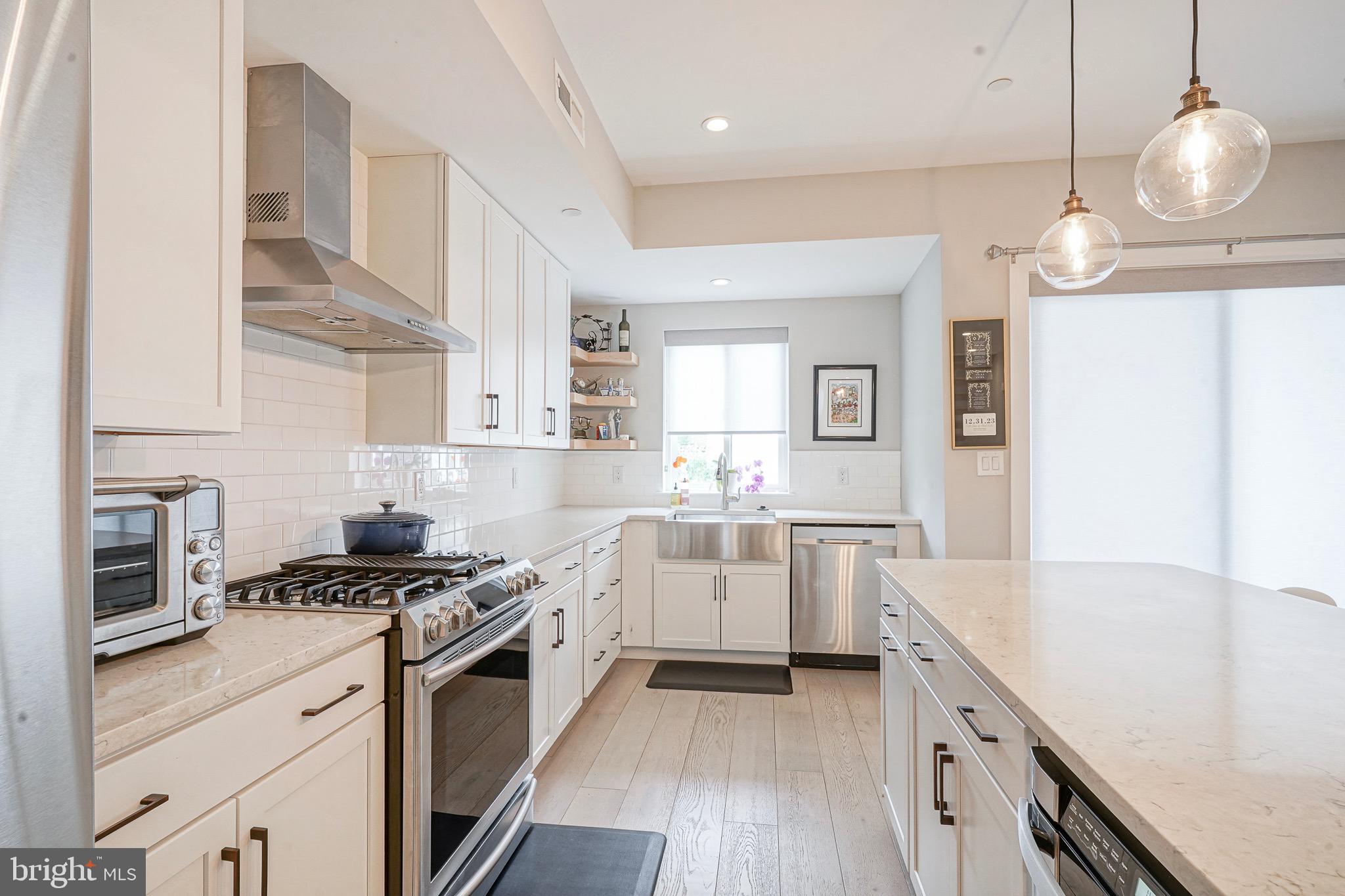 EAST KENSINGTON - Residential