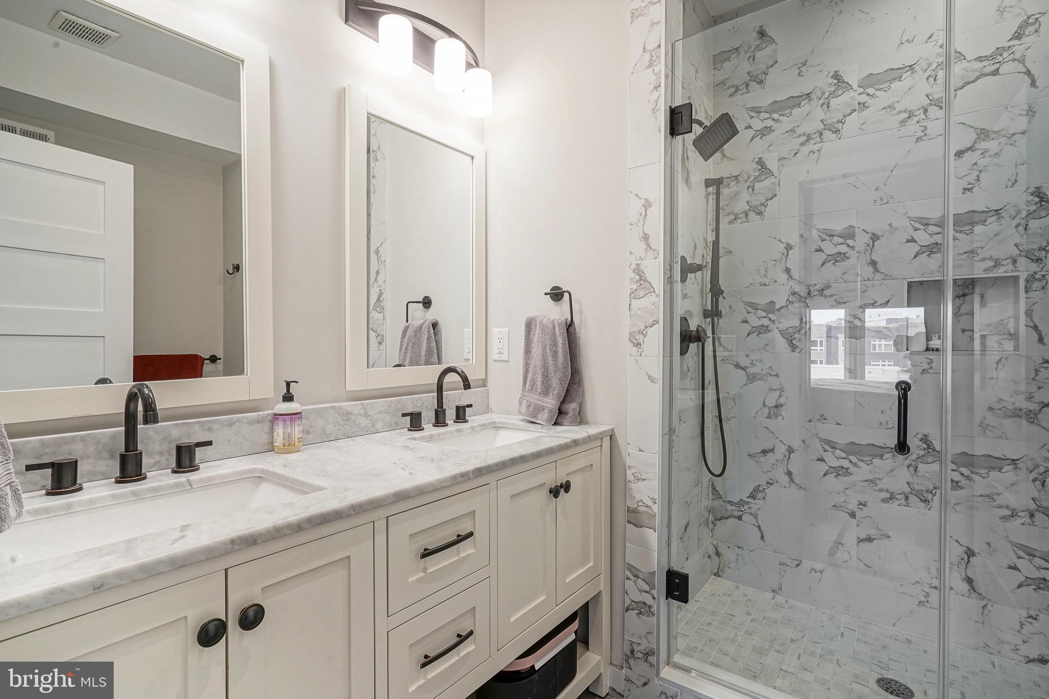 EAST KENSINGTON - Residential