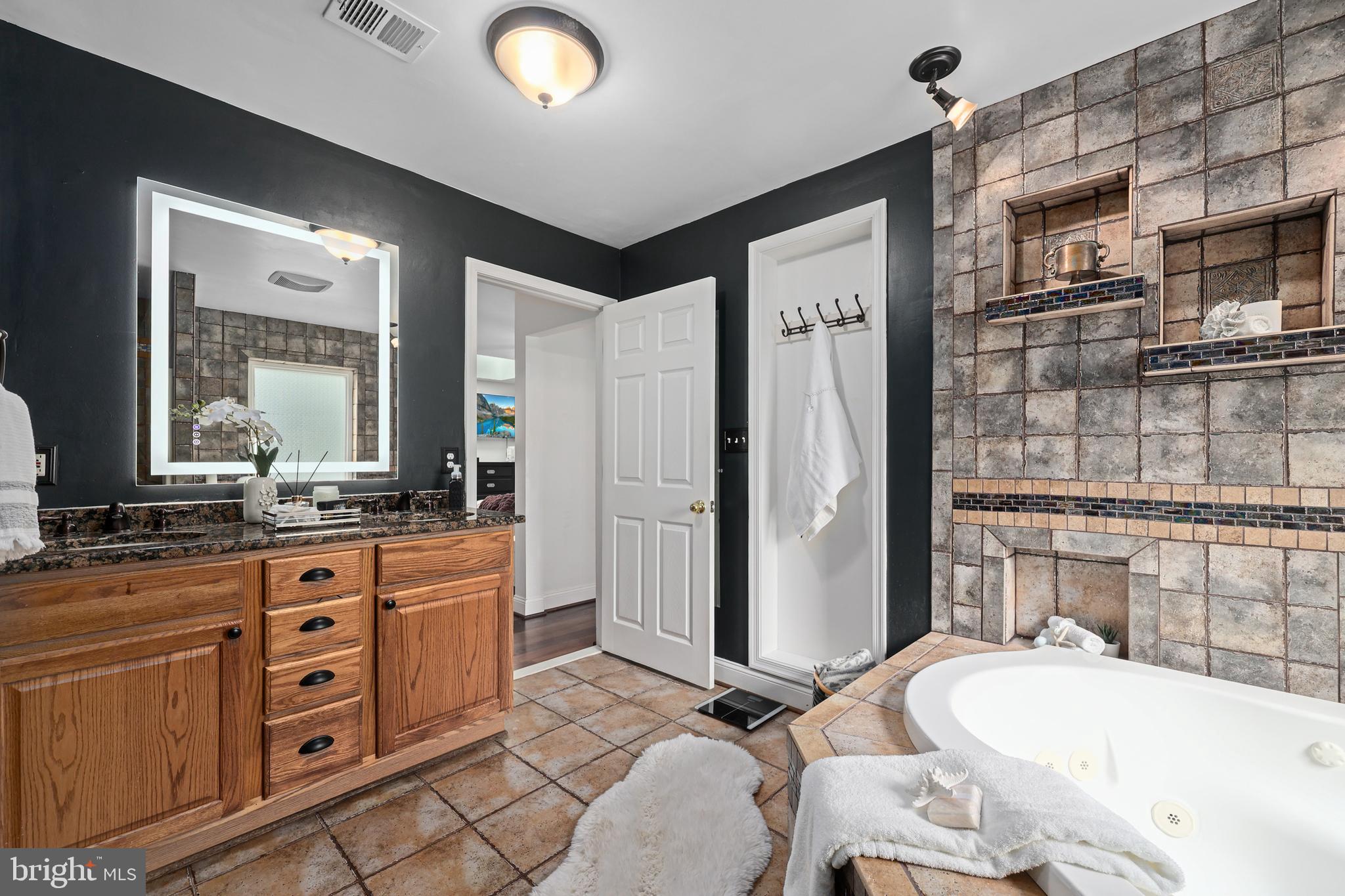 YACHT HAVEN ESTATES - Residential