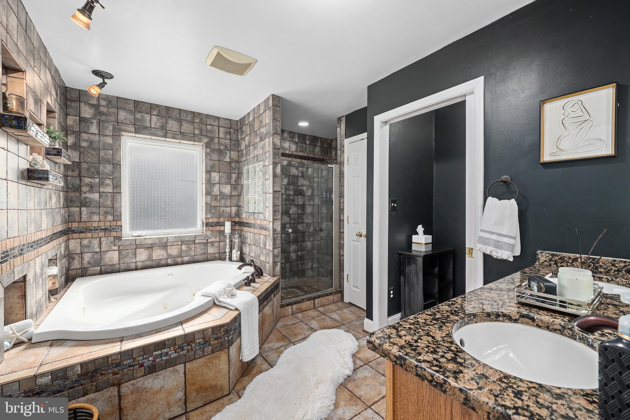 YACHT HAVEN ESTATES - Residential