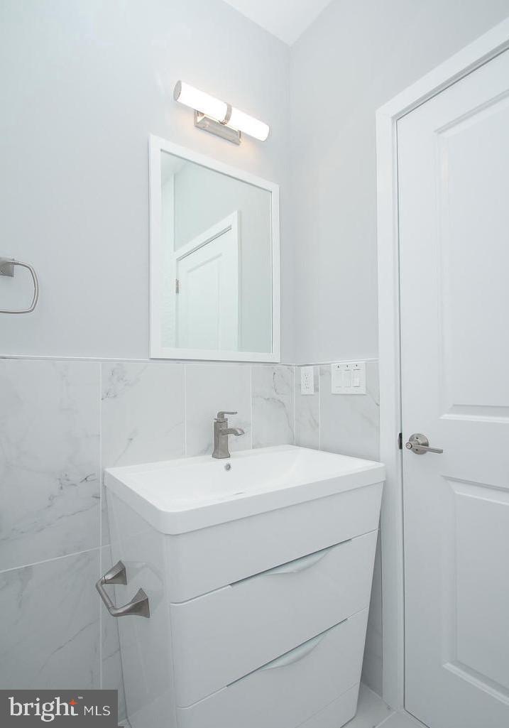 KENSINGTON - Residential Lease