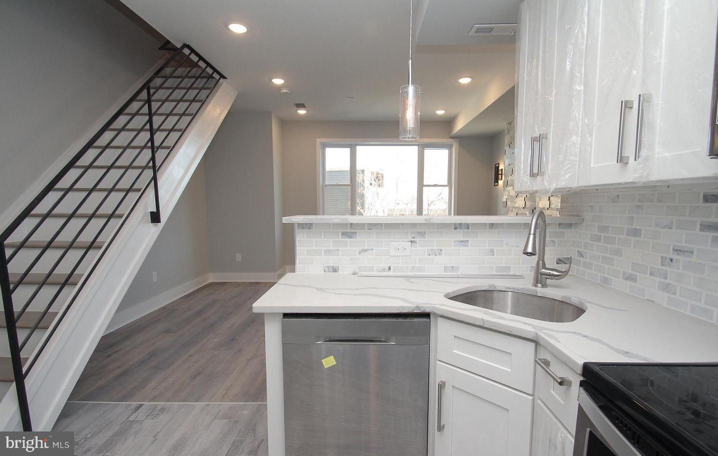 KENSINGTON - Residential Lease