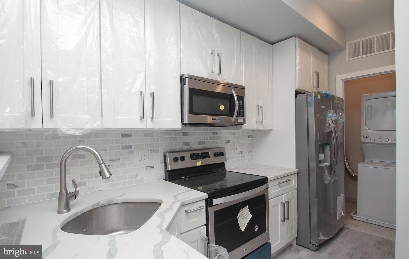 KENSINGTON - Residential Lease