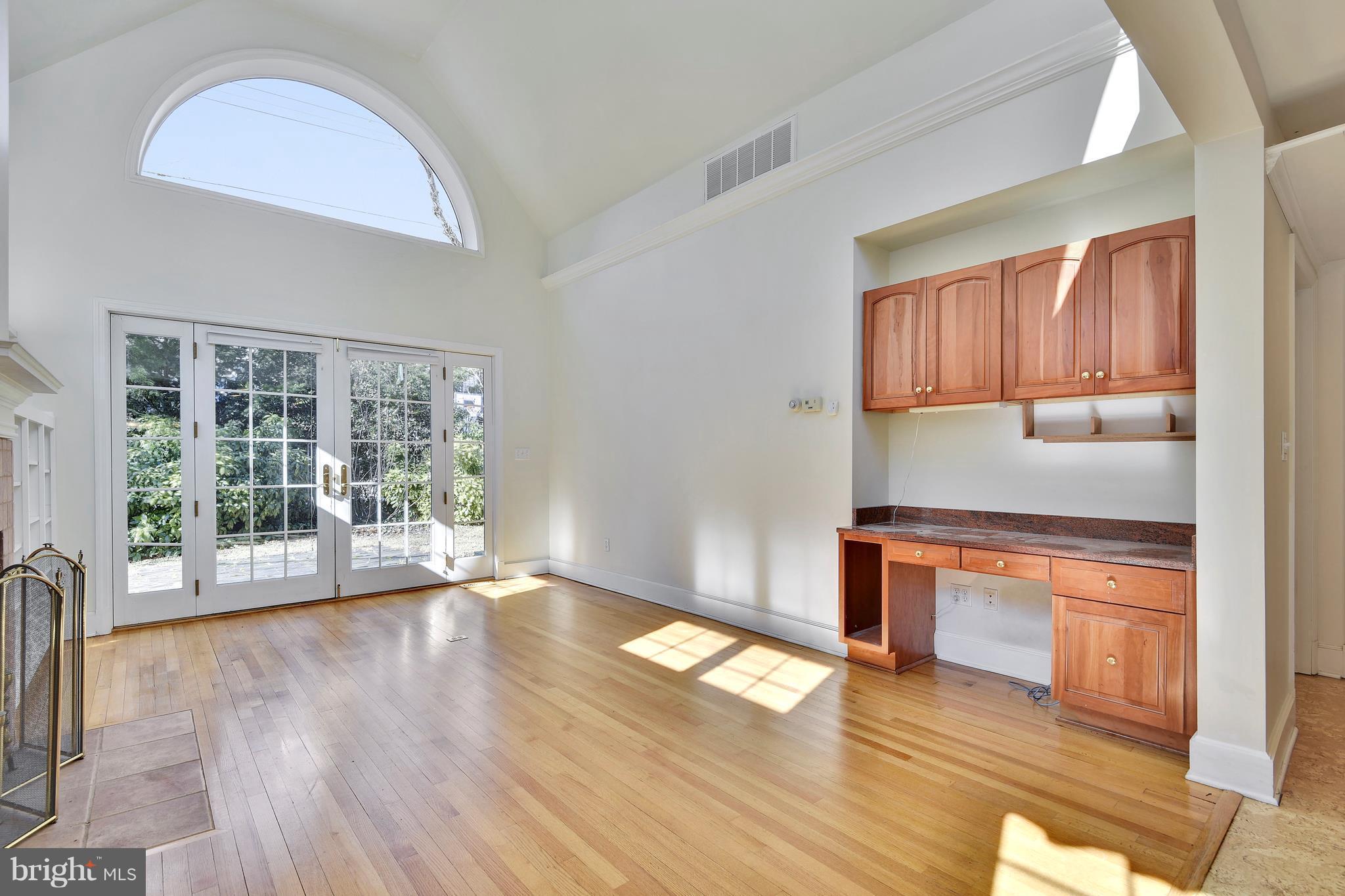 NORTH ROLAND PARK - Residential