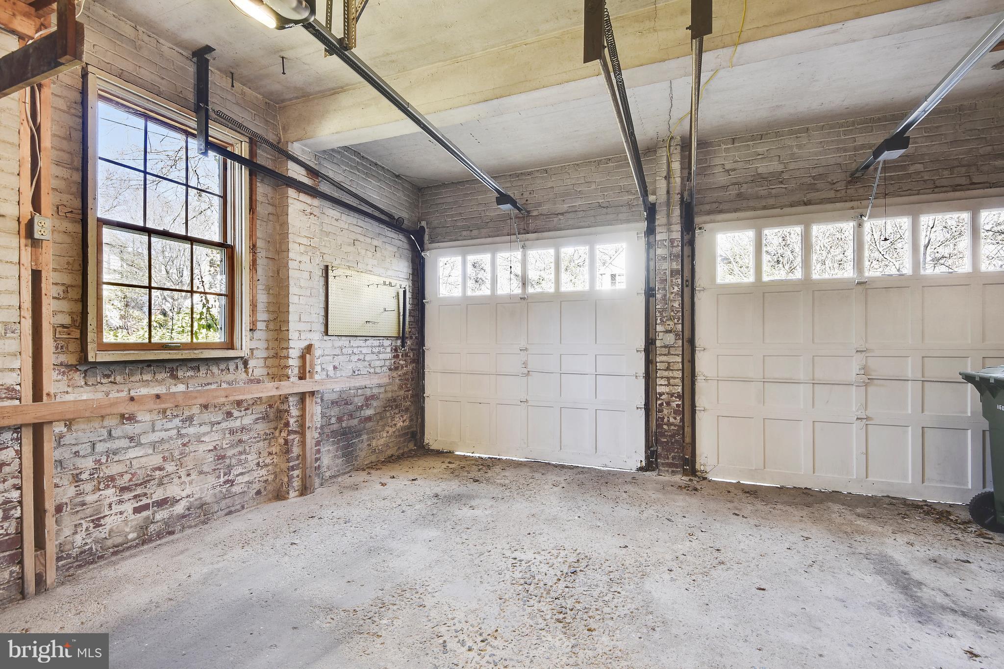 NORTH ROLAND PARK - Residential