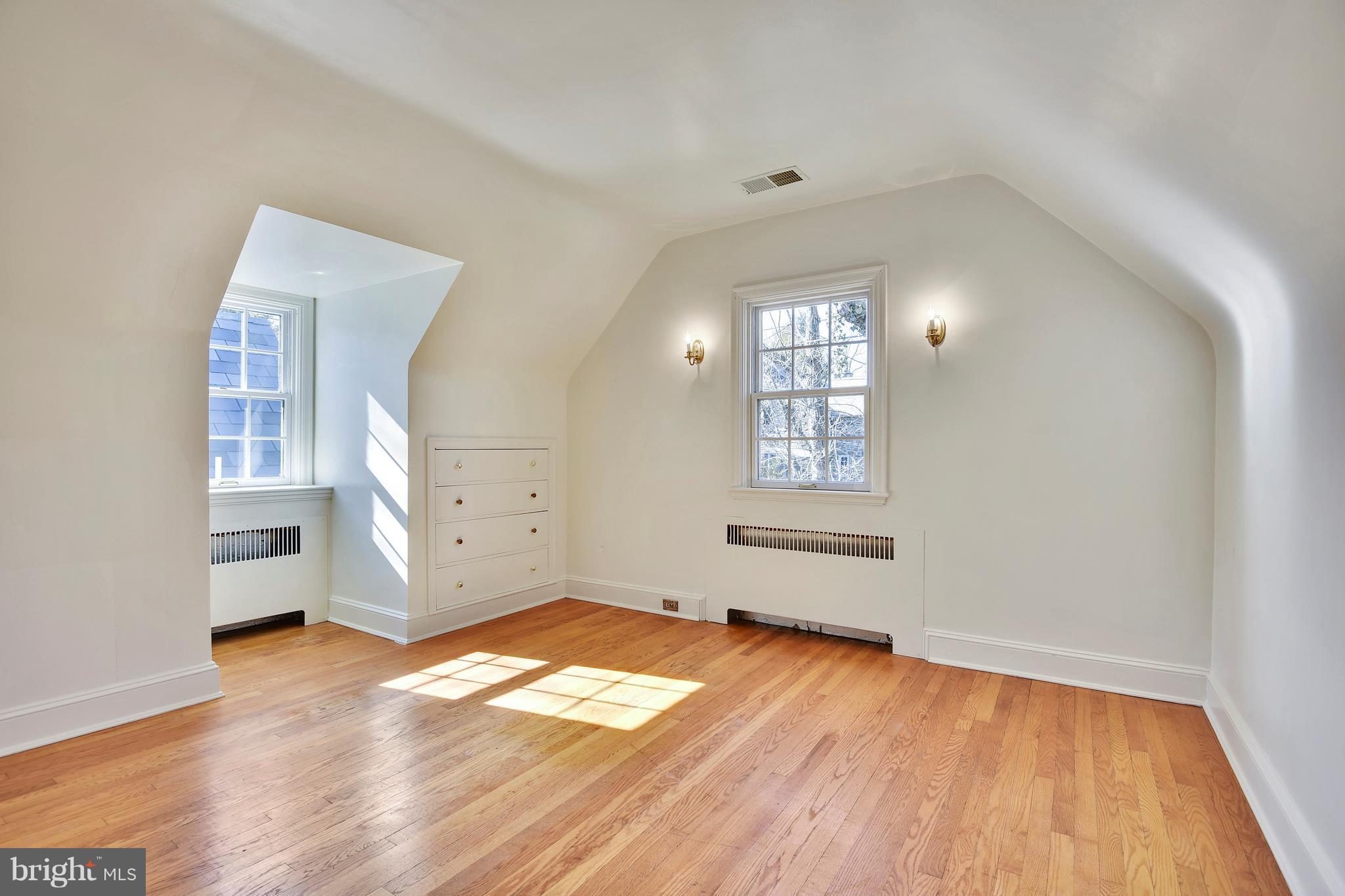 NORTH ROLAND PARK - Residential