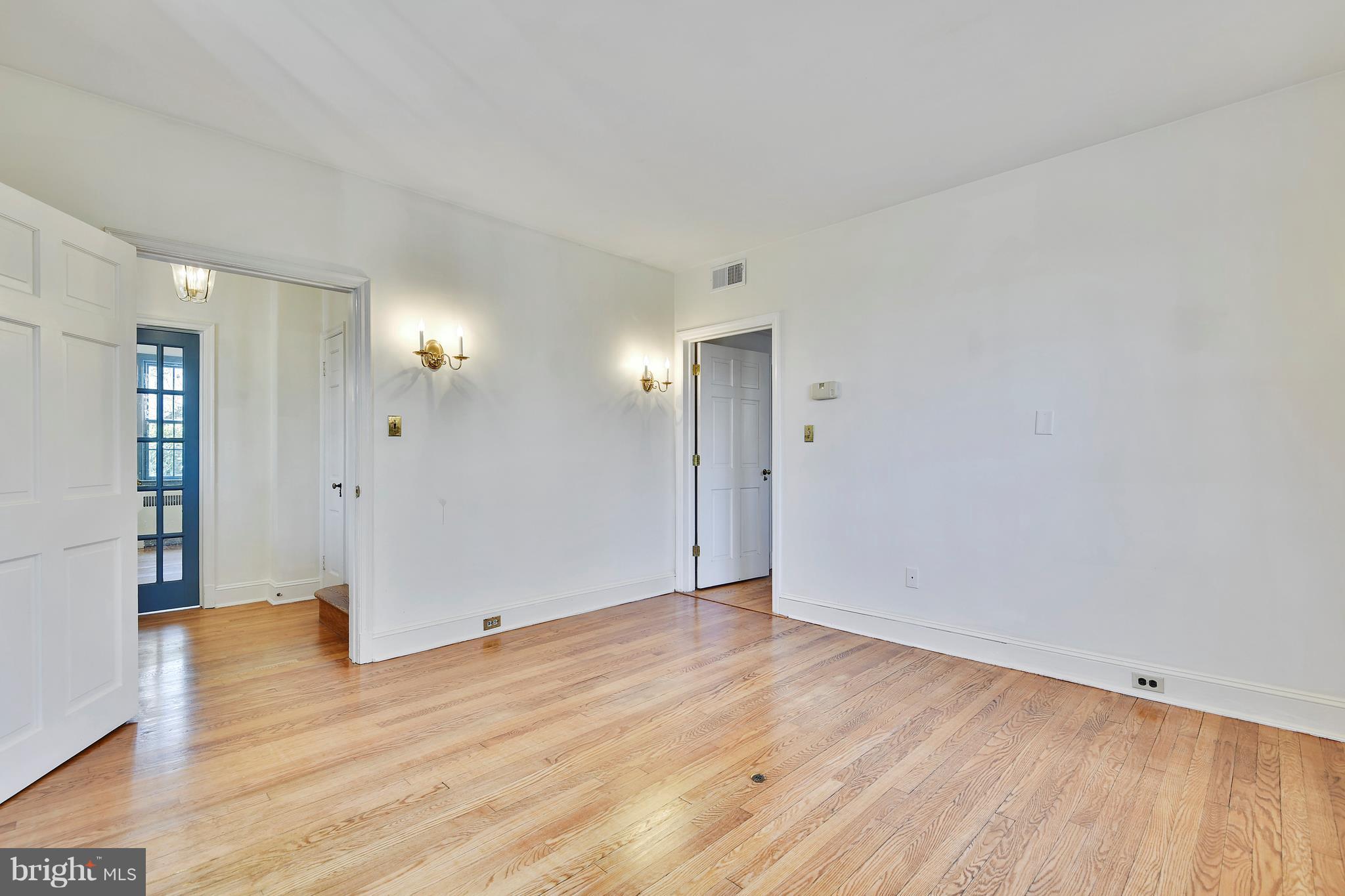 NORTH ROLAND PARK - Residential