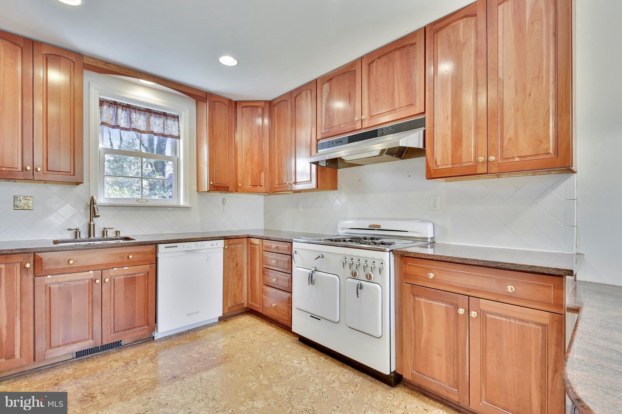 NORTH ROLAND PARK - Residential