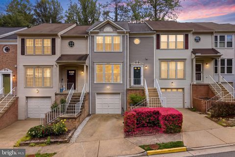 Photo of 7293 Olde Lantern Way, SPRINGFIELD, VA 22152 (MLS # VAFX2310546)