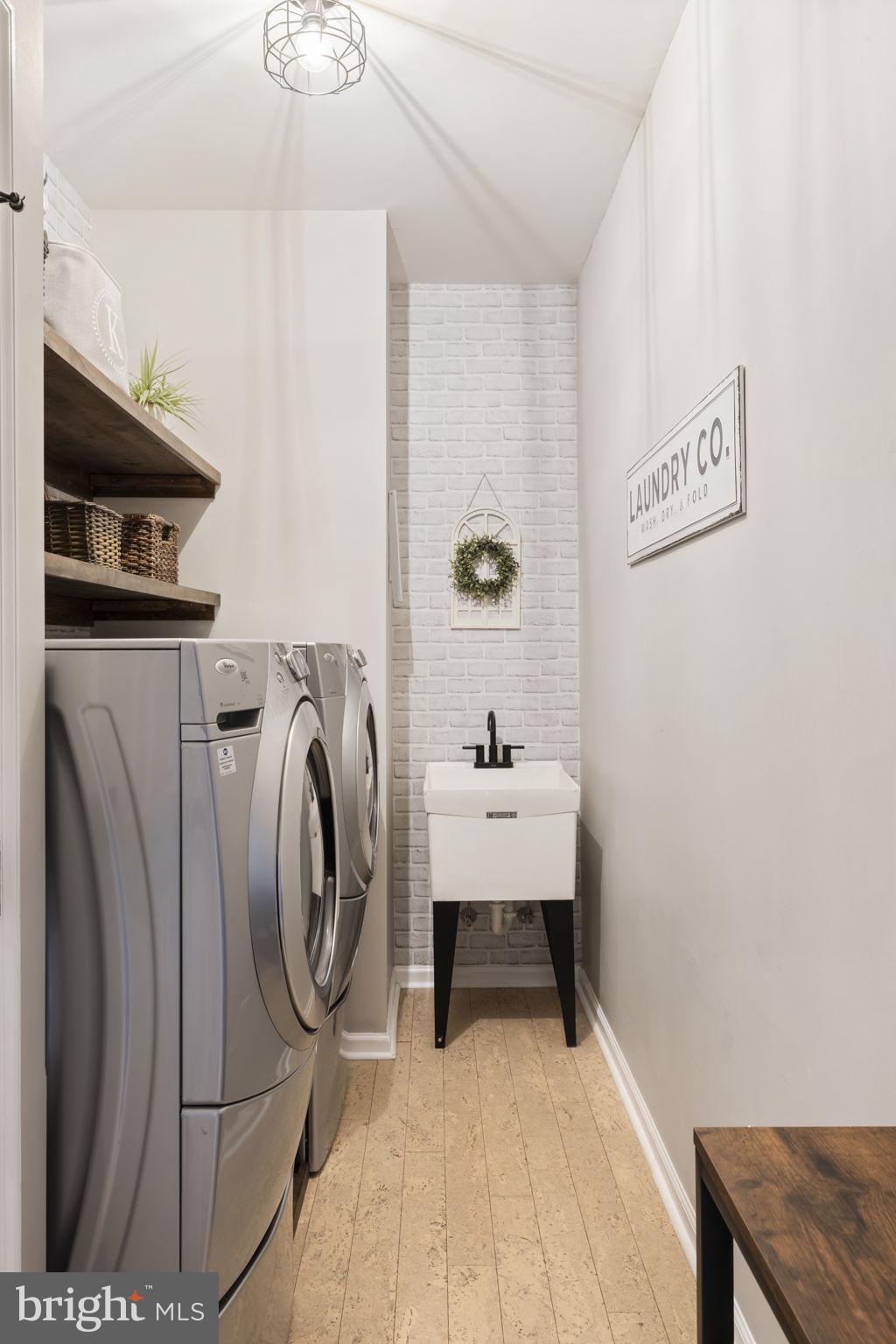 WAITING ROCK - Residential