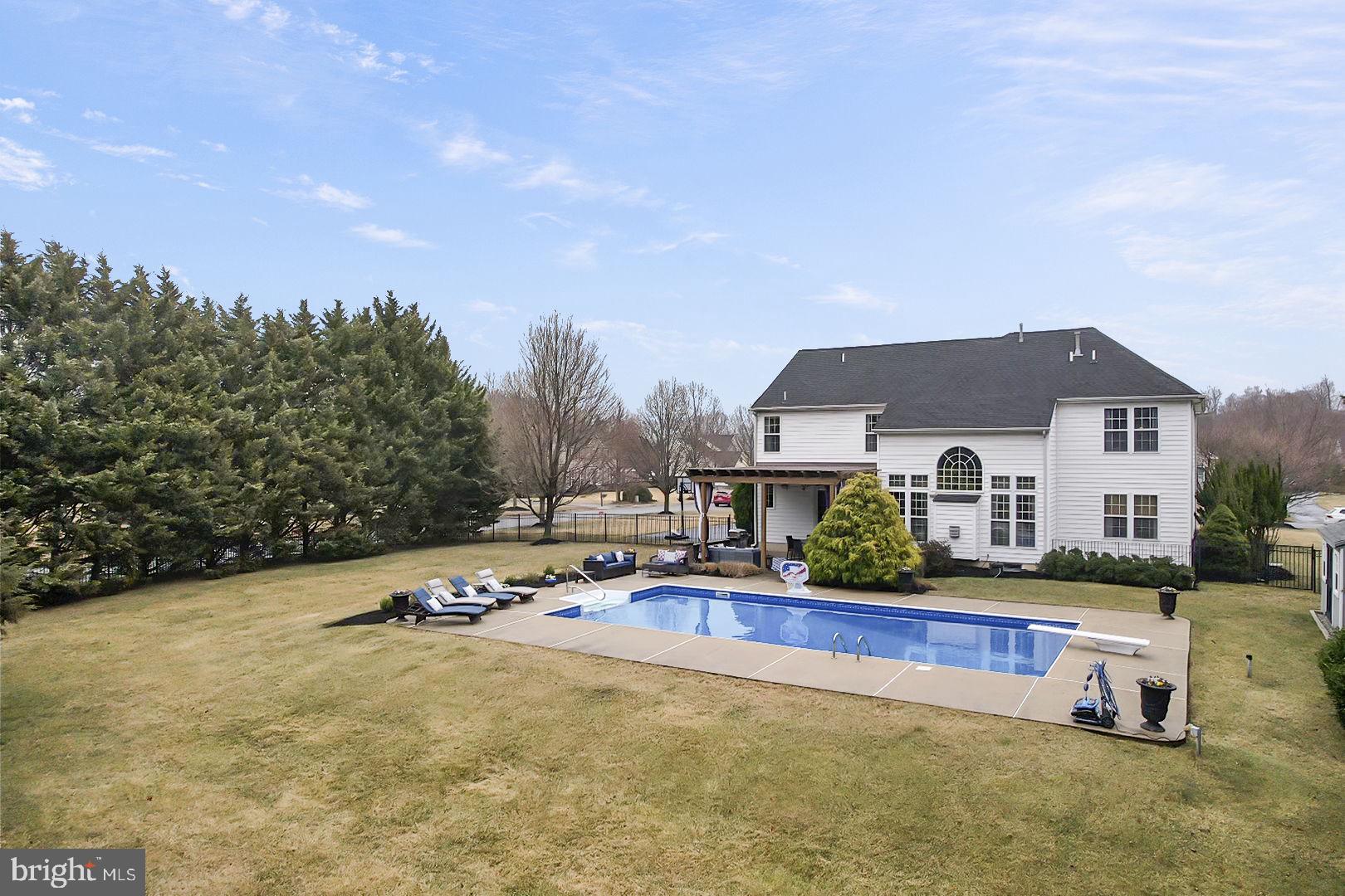 WAITING ROCK - Residential