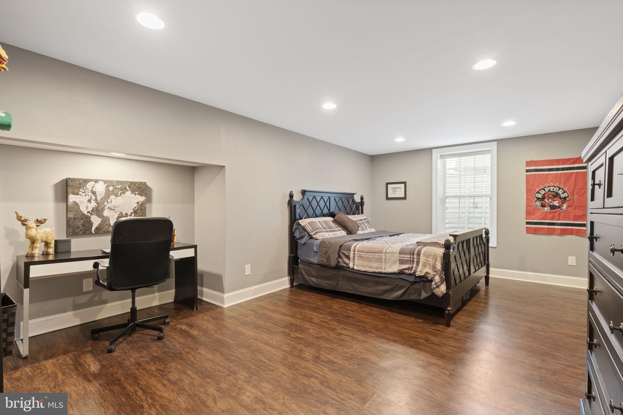 WAITING ROCK - Residential