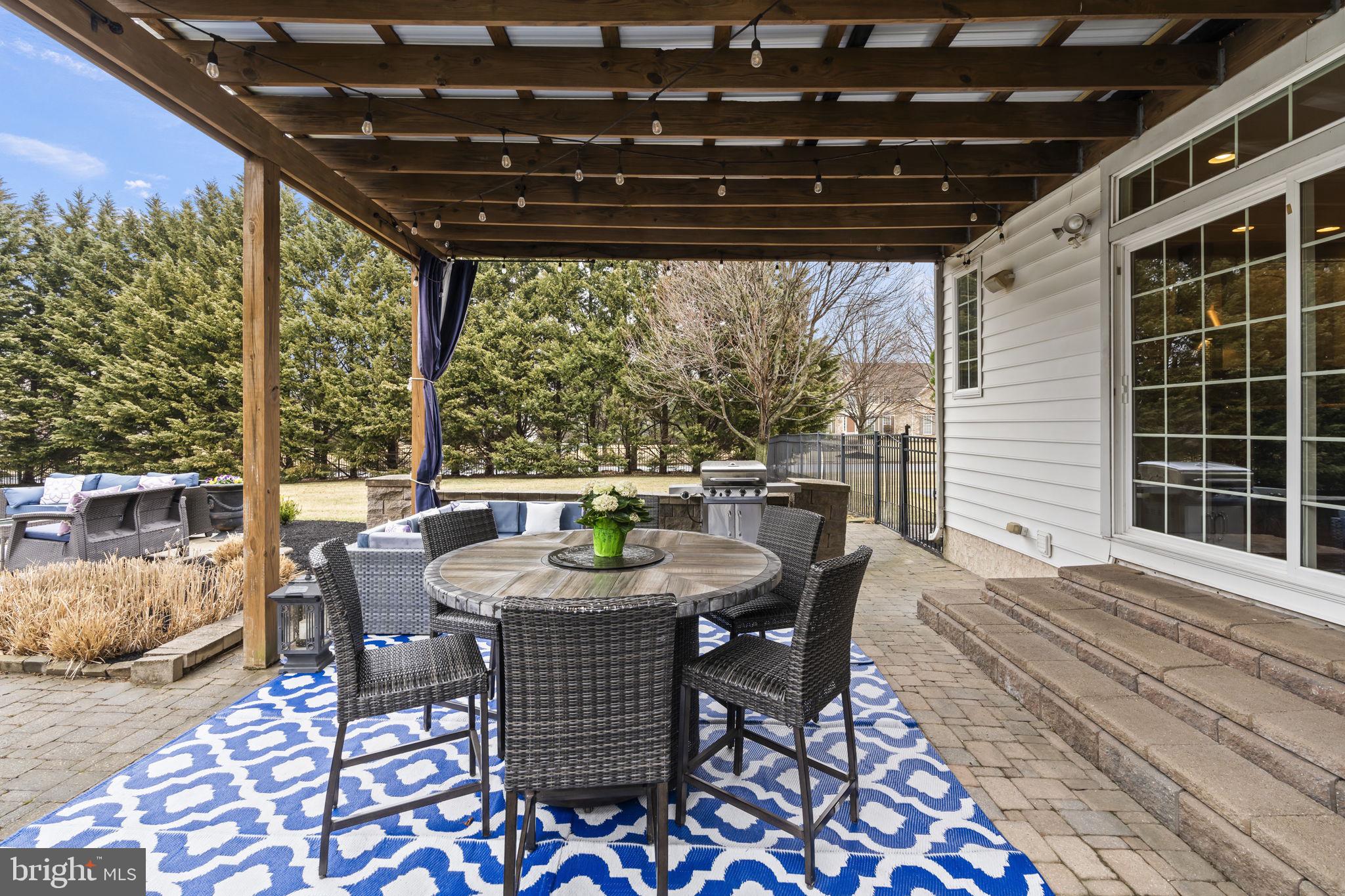 WAITING ROCK - Residential