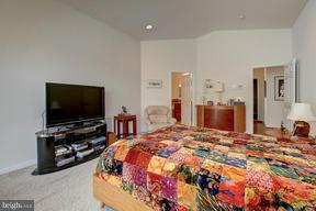 FOUR SEASONS - Residential