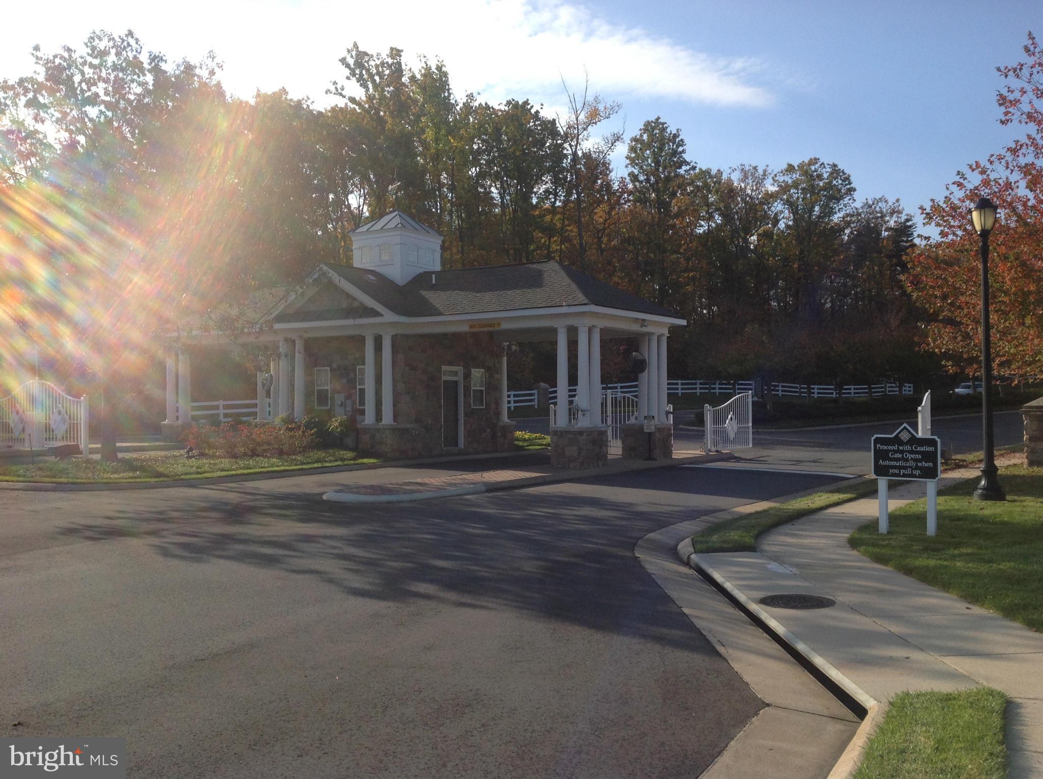 FOUR SEASONS - Residential